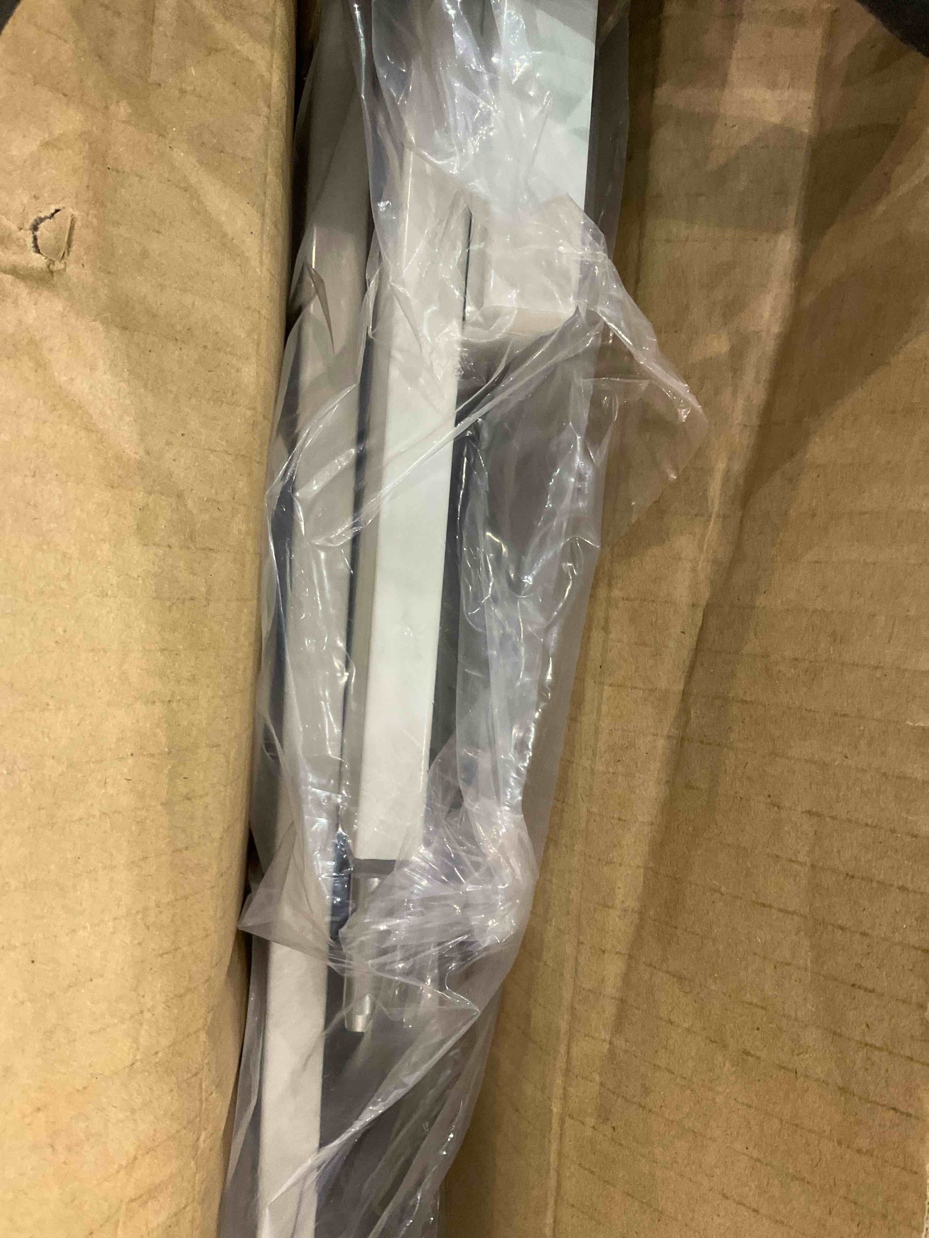 https://s3.amazonaws.com/lotting-images-prod/BargainHunt/EXS01148580_1708091675568.jpeg