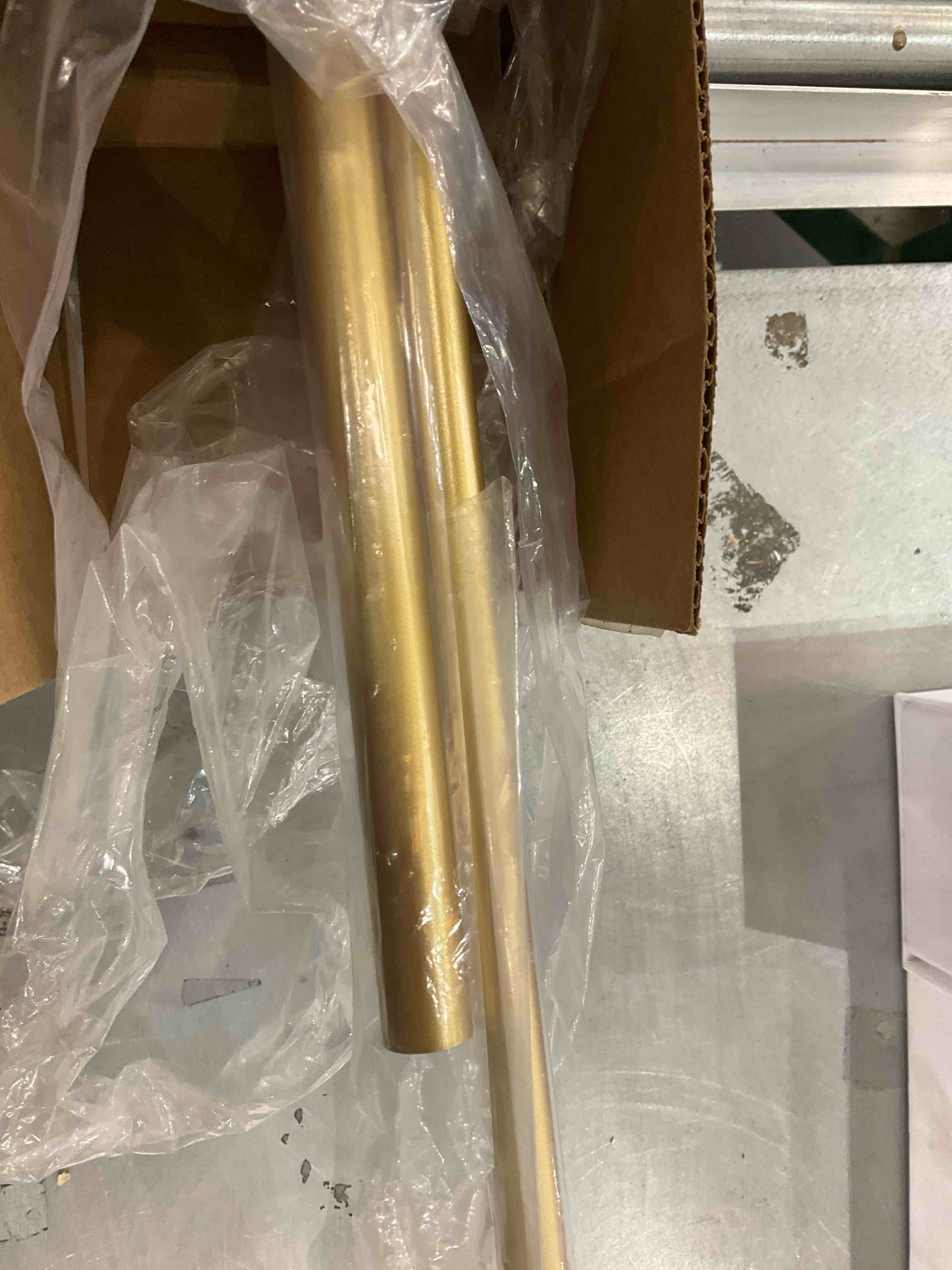 https://s3.amazonaws.com/lotting-images-prod/BargainHunt/EXS01148886_1708533234443.jpeg