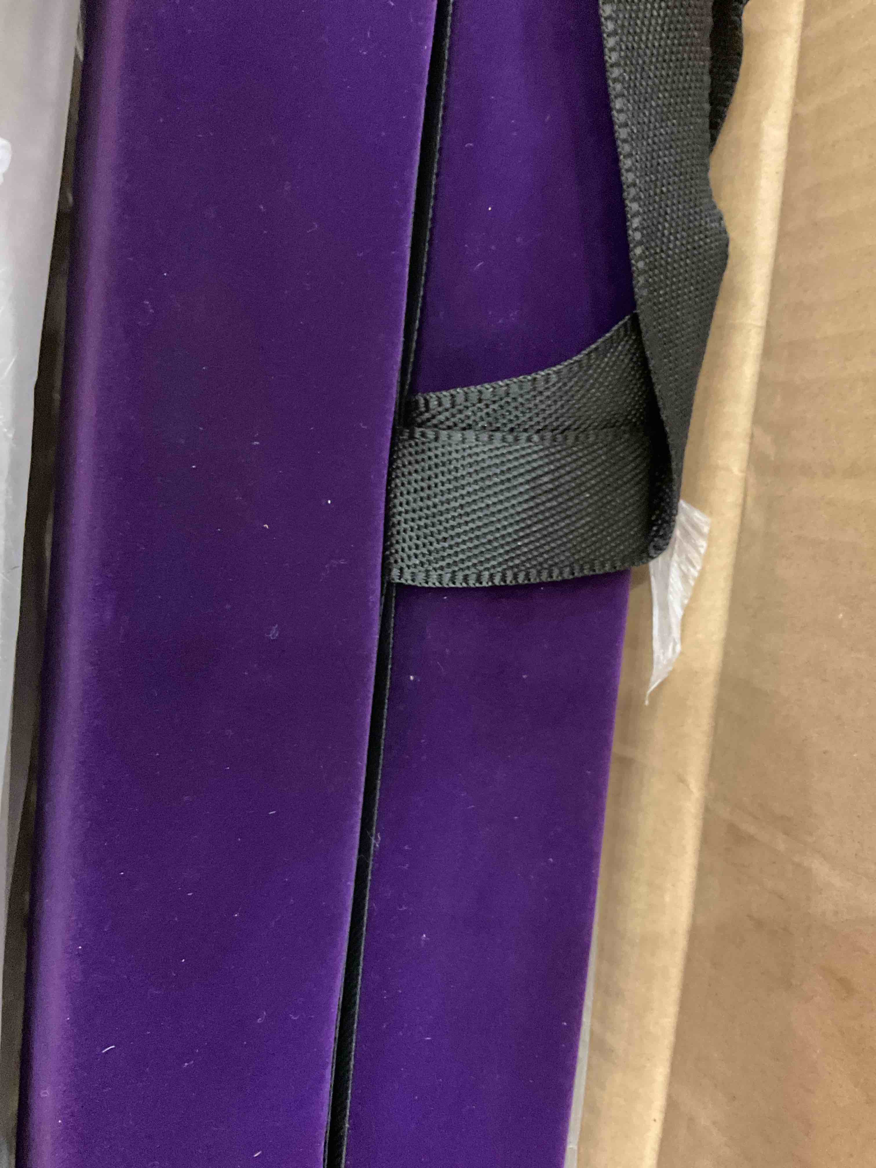 https://s3.amazonaws.com/lotting-images-prod/BargainHunt/EXS01148915_1708543797156.jpeg