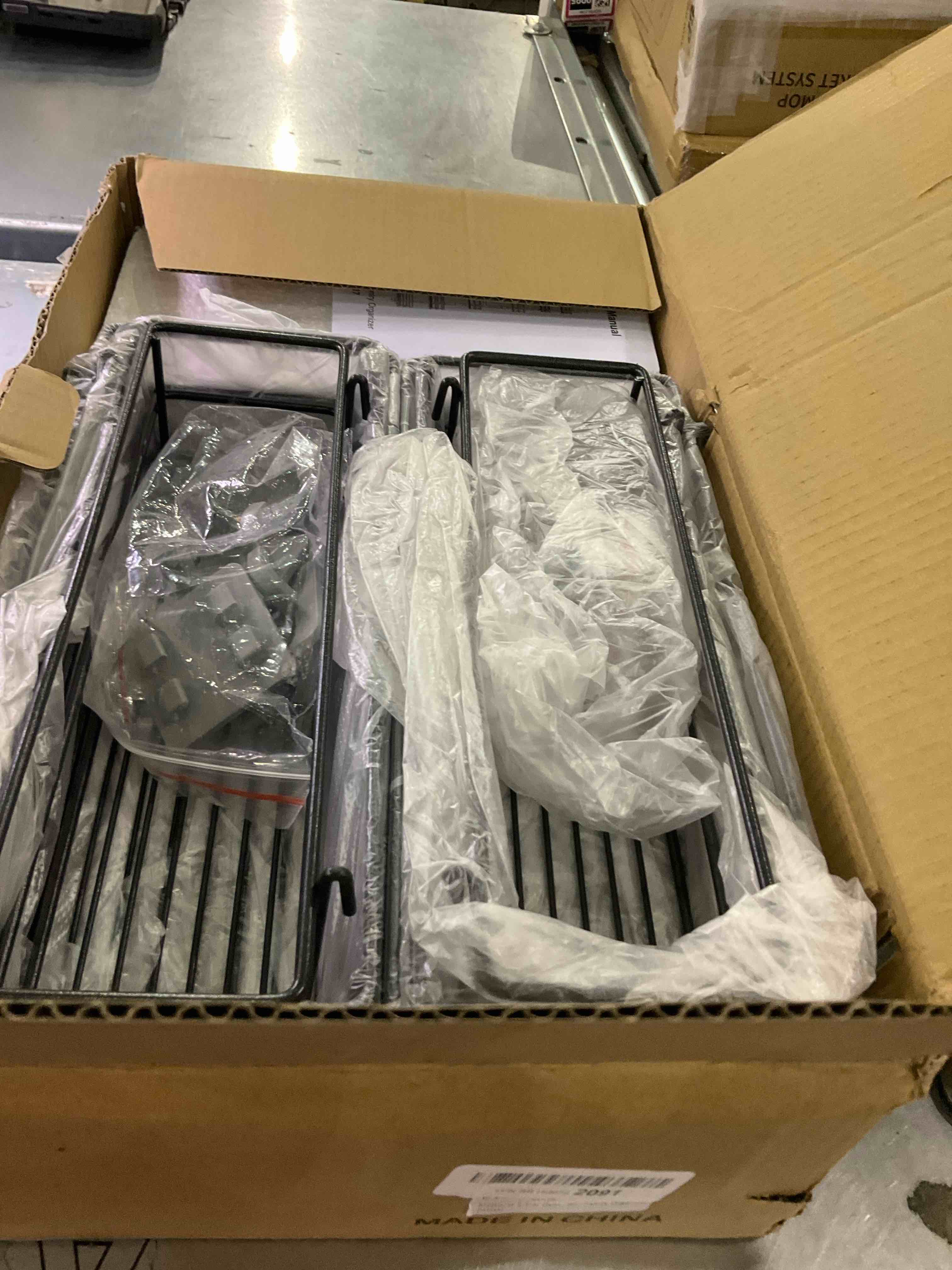 https://s3.amazonaws.com/lotting-images-prod/BargainHunt/EXS01149090_1708435727621.jpeg