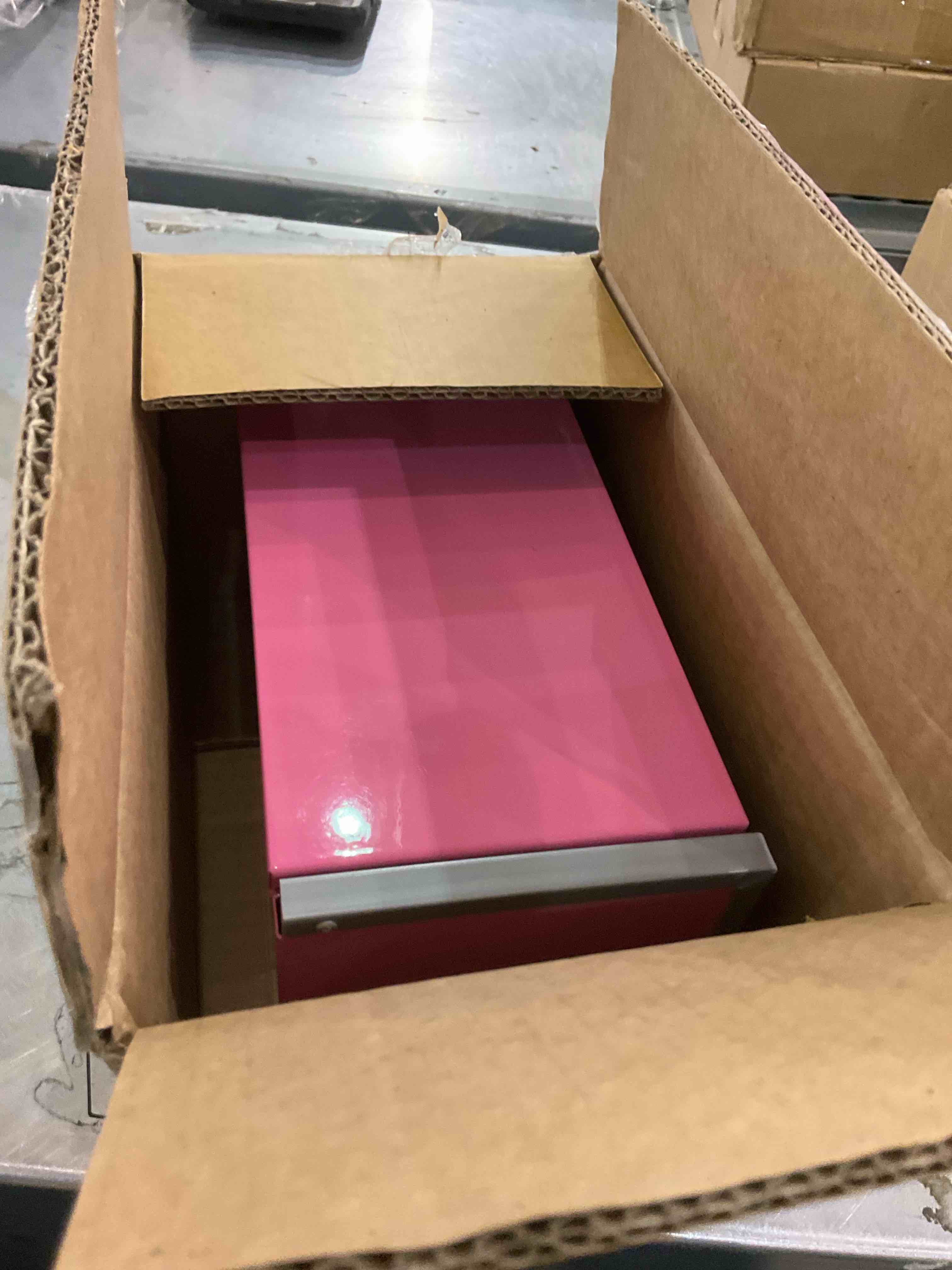 https://s3.amazonaws.com/lotting-images-prod/BargainHunt/EXS01149356_1708630329170.jpeg