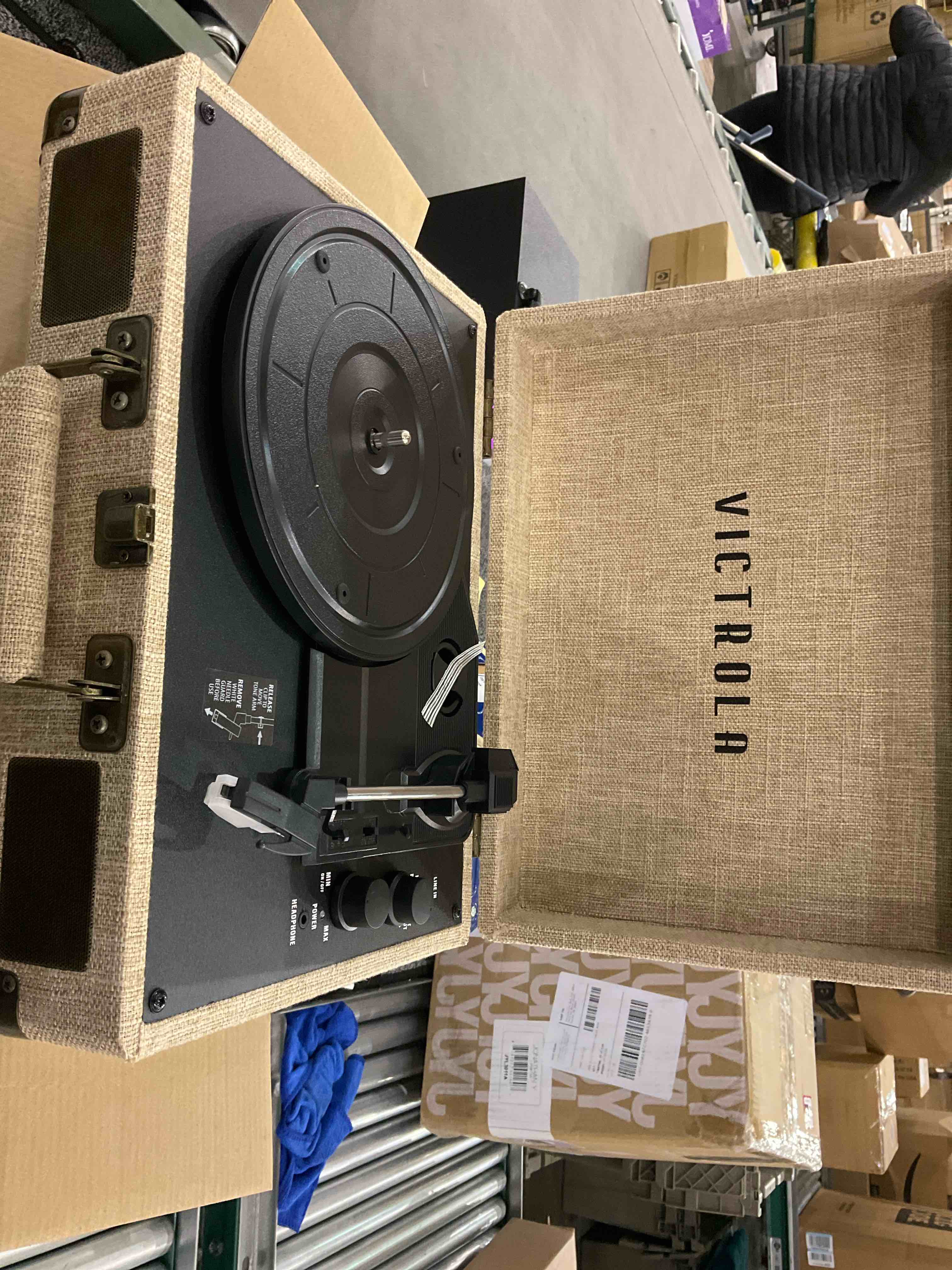 https://s3.amazonaws.com/lotting-images-prod/BargainHunt/EXS01149578_1708107766032.jpeg
