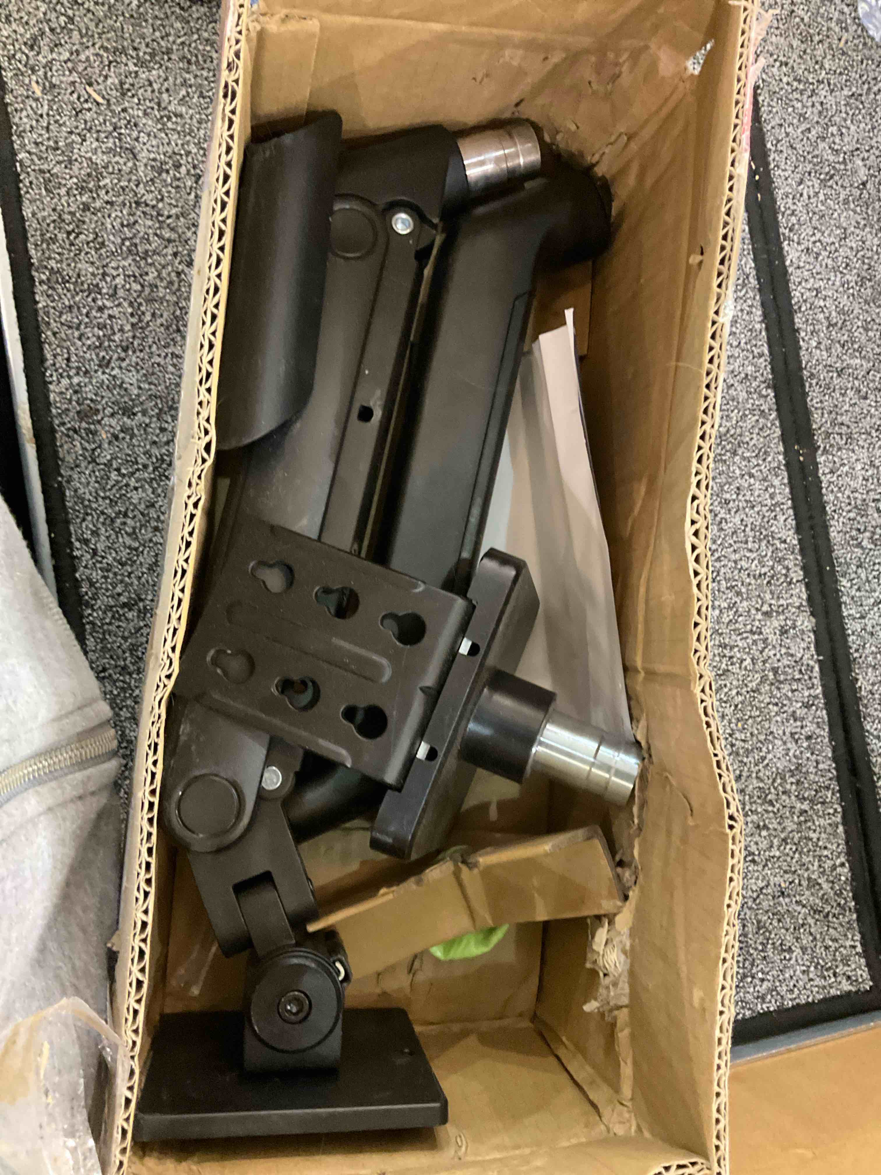 https://s3.amazonaws.com/lotting-images-prod/BargainHunt/EXS01149737_1708372067554.jpeg