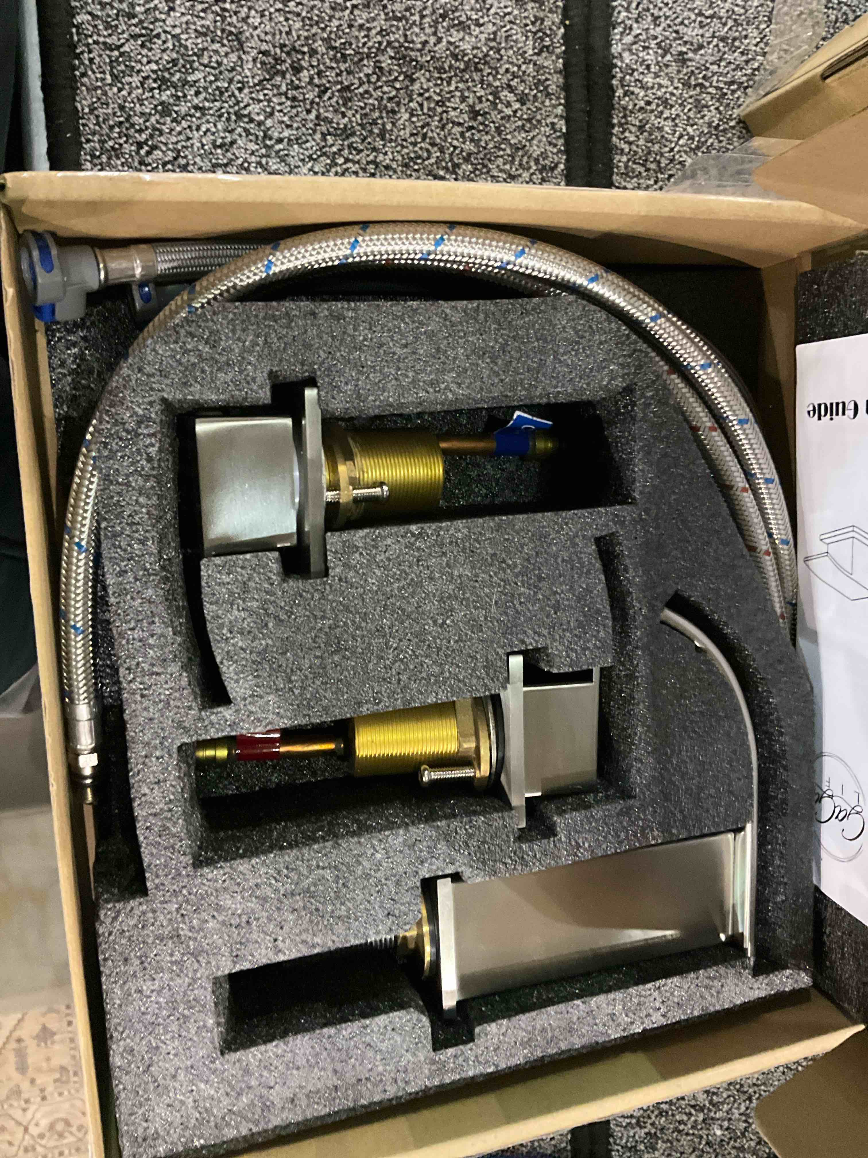 https://s3.amazonaws.com/lotting-images-prod/BargainHunt/EXS01149748_1708431826959.jpeg
