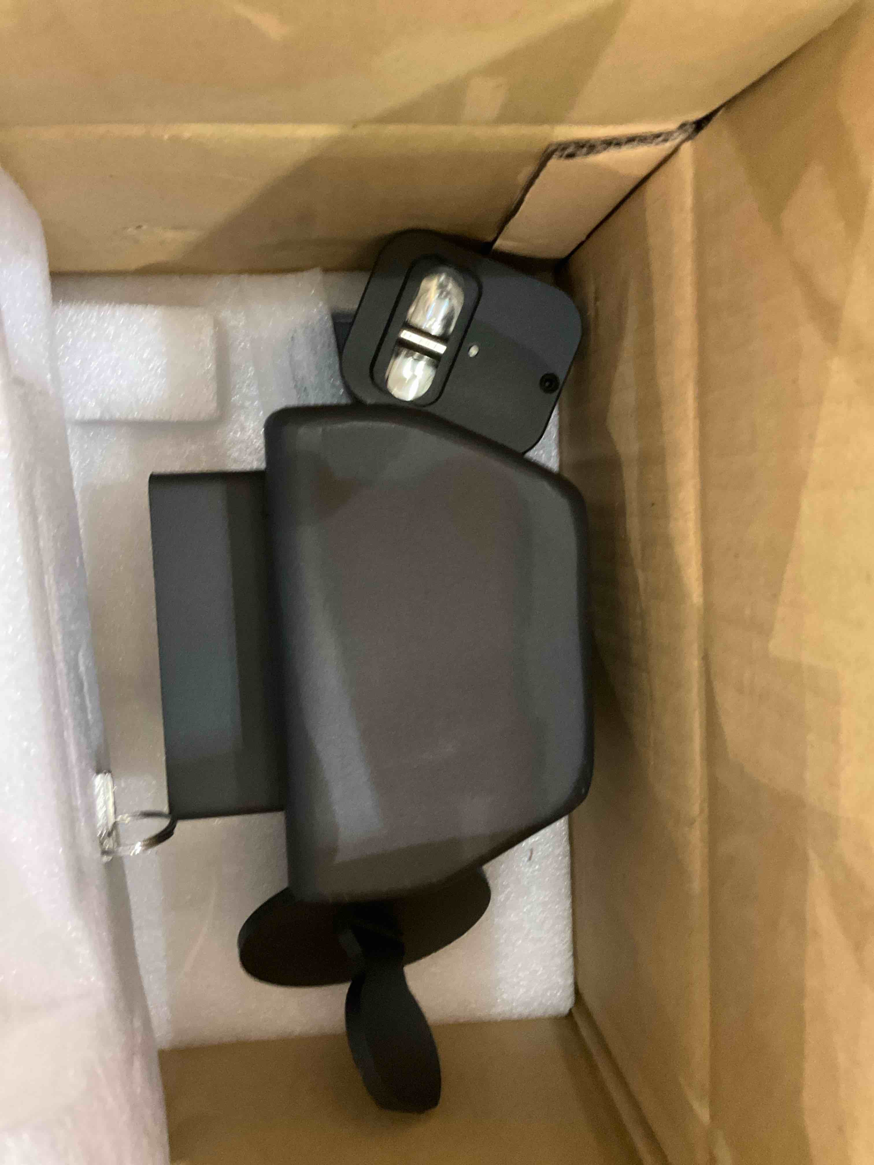 https://s3.amazonaws.com/lotting-images-prod/BargainHunt/EXS01149805_1708442447826.jpeg