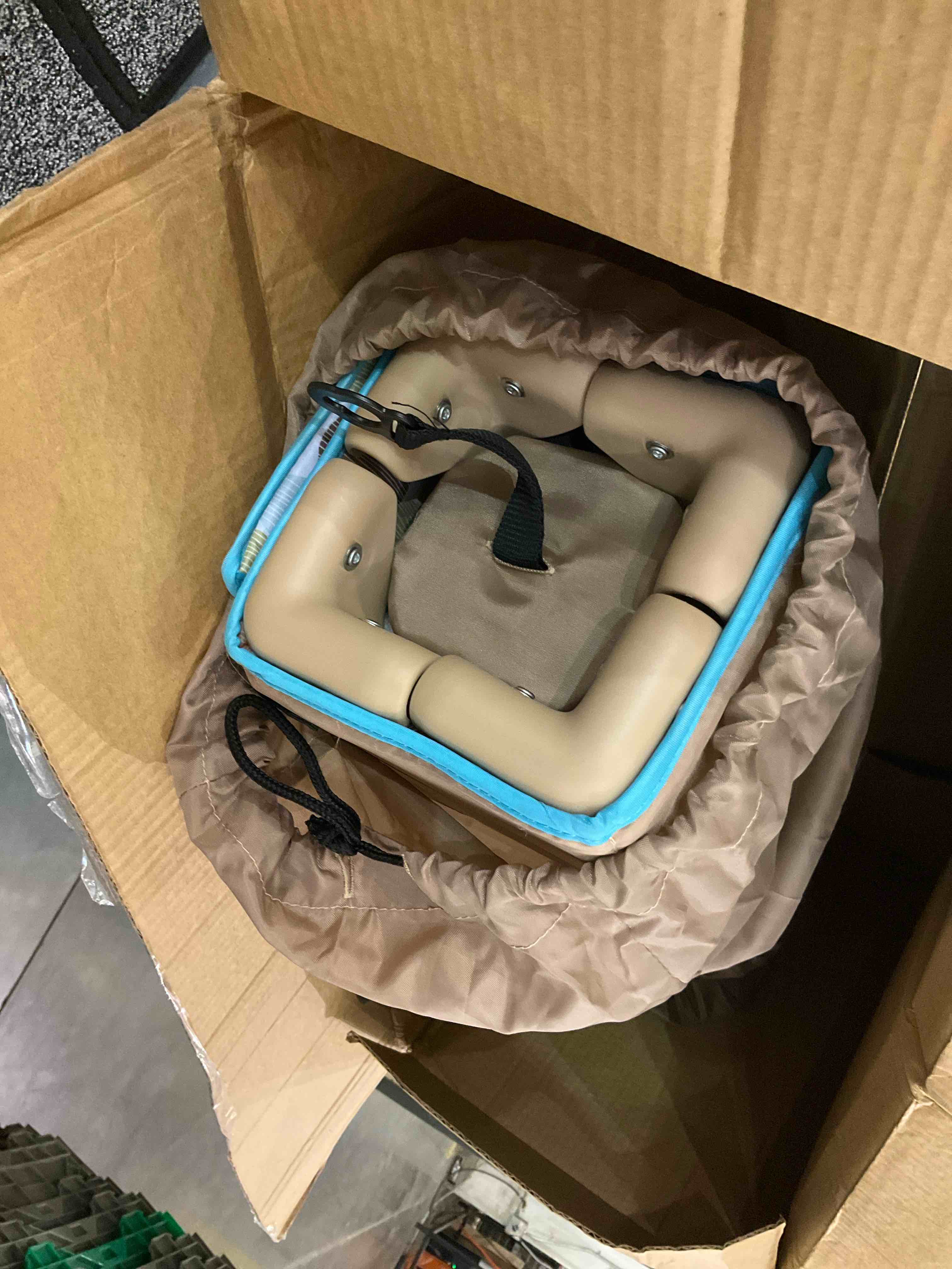 https://s3.amazonaws.com/lotting-images-prod/BargainHunt/EXS01149924_1708528482443.jpeg