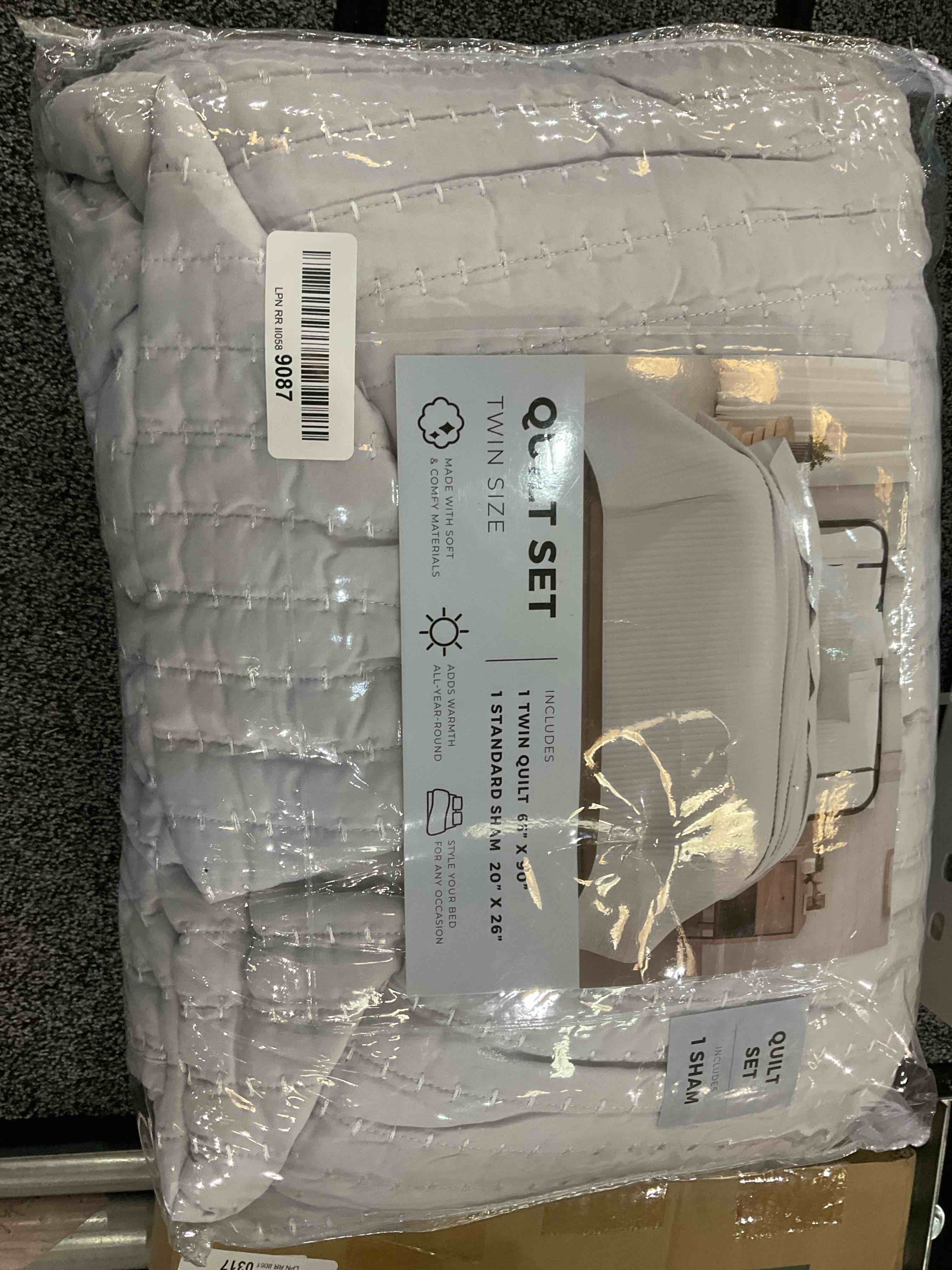 https://s3.amazonaws.com/lotting-images-prod/BargainHunt/EXS01149982_1708544555262.jpeg