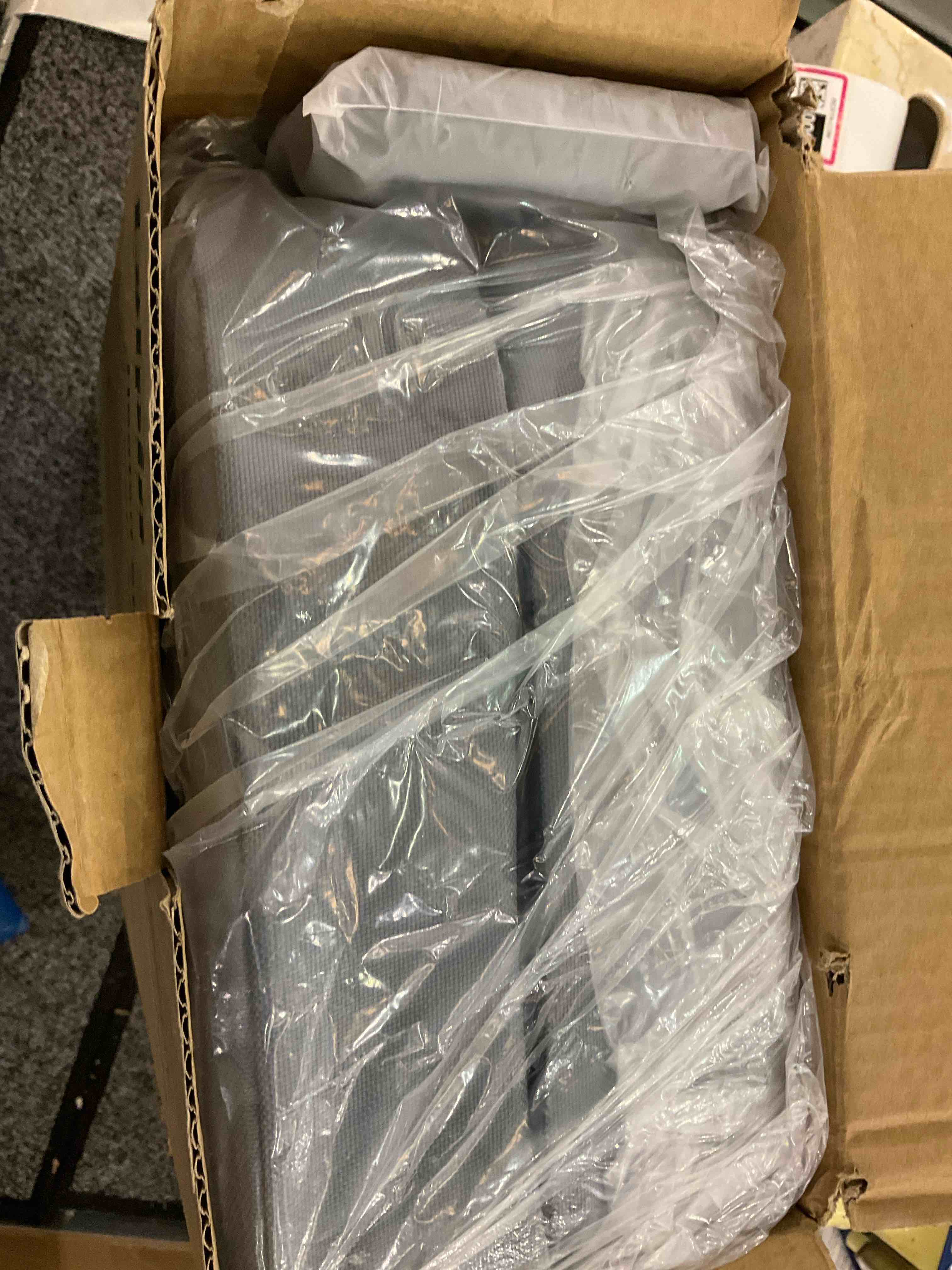 https://s3.amazonaws.com/lotting-images-prod/BargainHunt/EXS01149994_1708545485803.jpeg