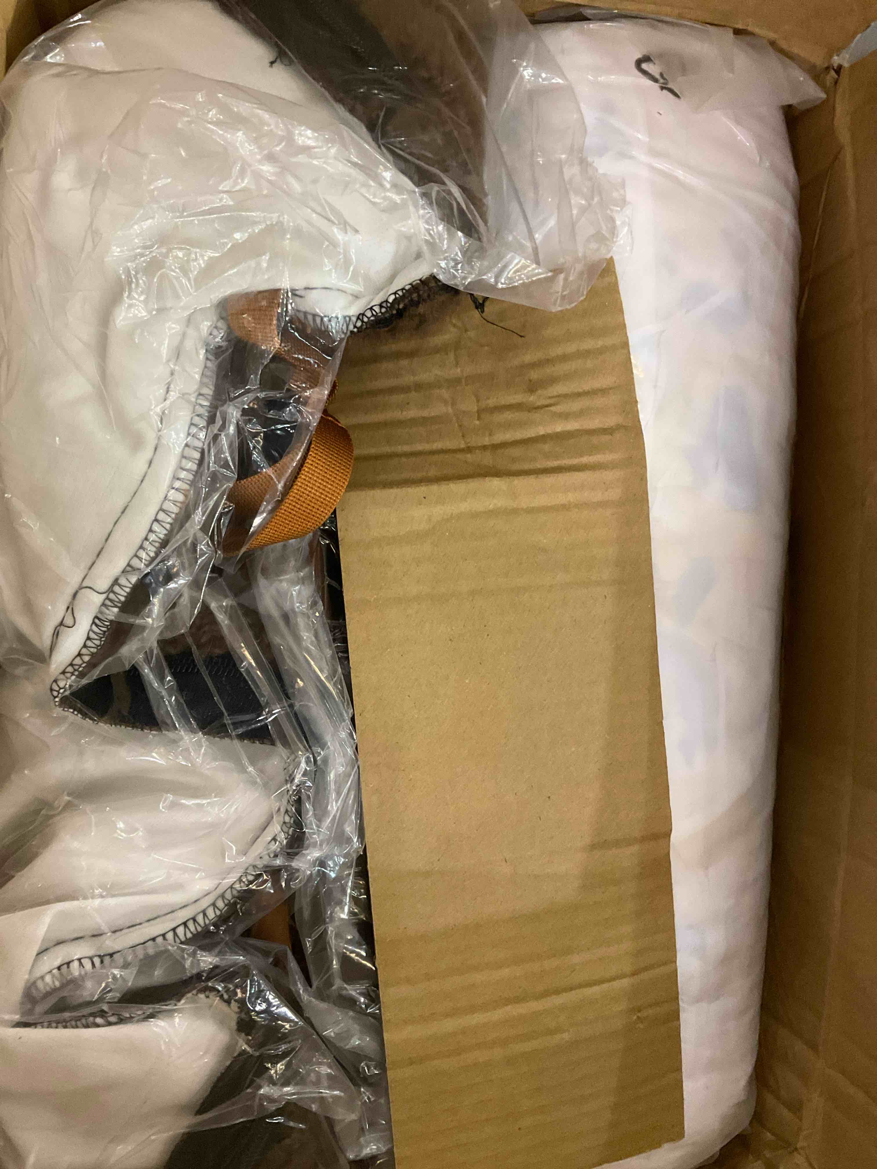 https://s3.amazonaws.com/lotting-images-prod/BargainHunt/EXS01149997_1708545706315.jpeg