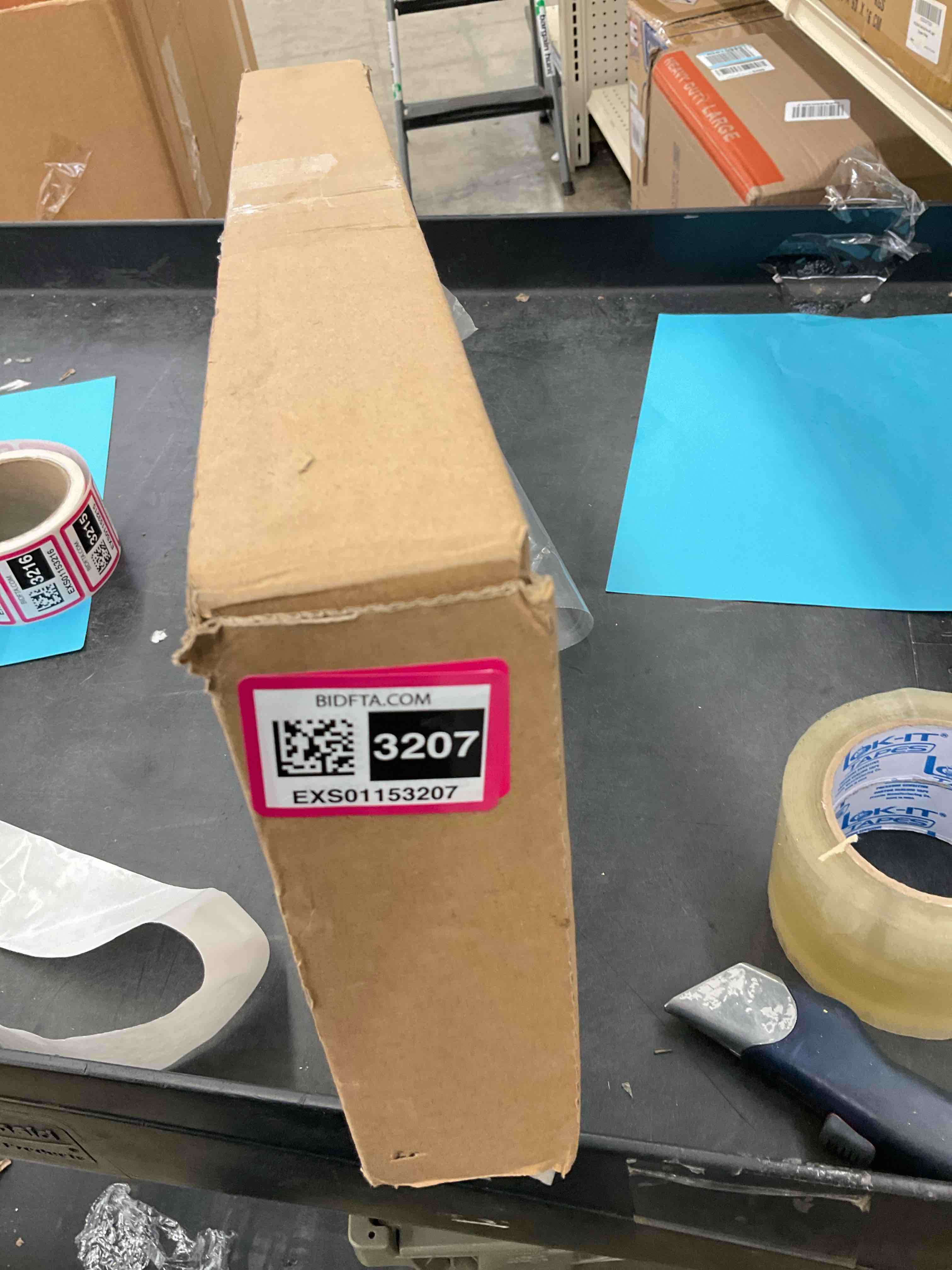 https://s3.amazonaws.com/lotting-images-prod/BargainHunt/EXS01153207_1712247603819.jpeg