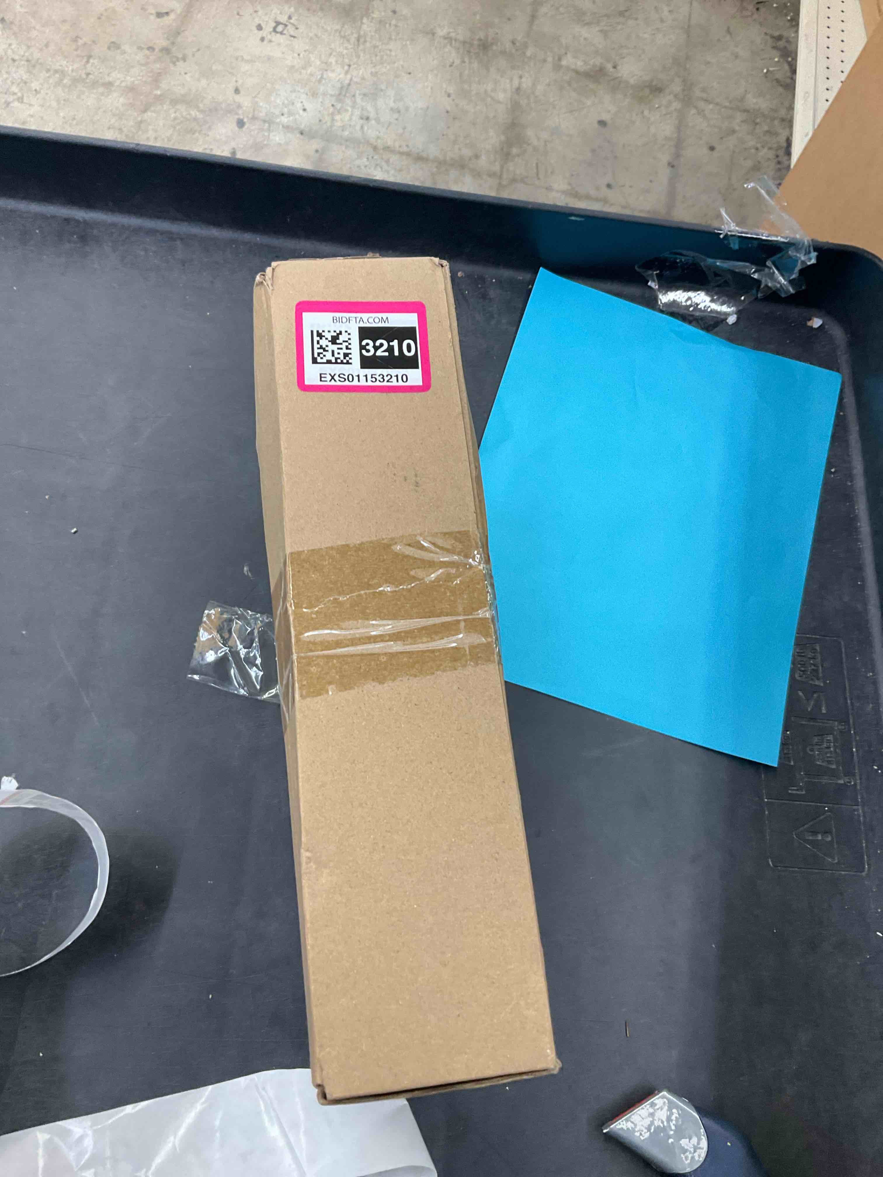 https://s3.amazonaws.com/lotting-images-prod/BargainHunt/EXS01153210_1712248057766.jpeg
