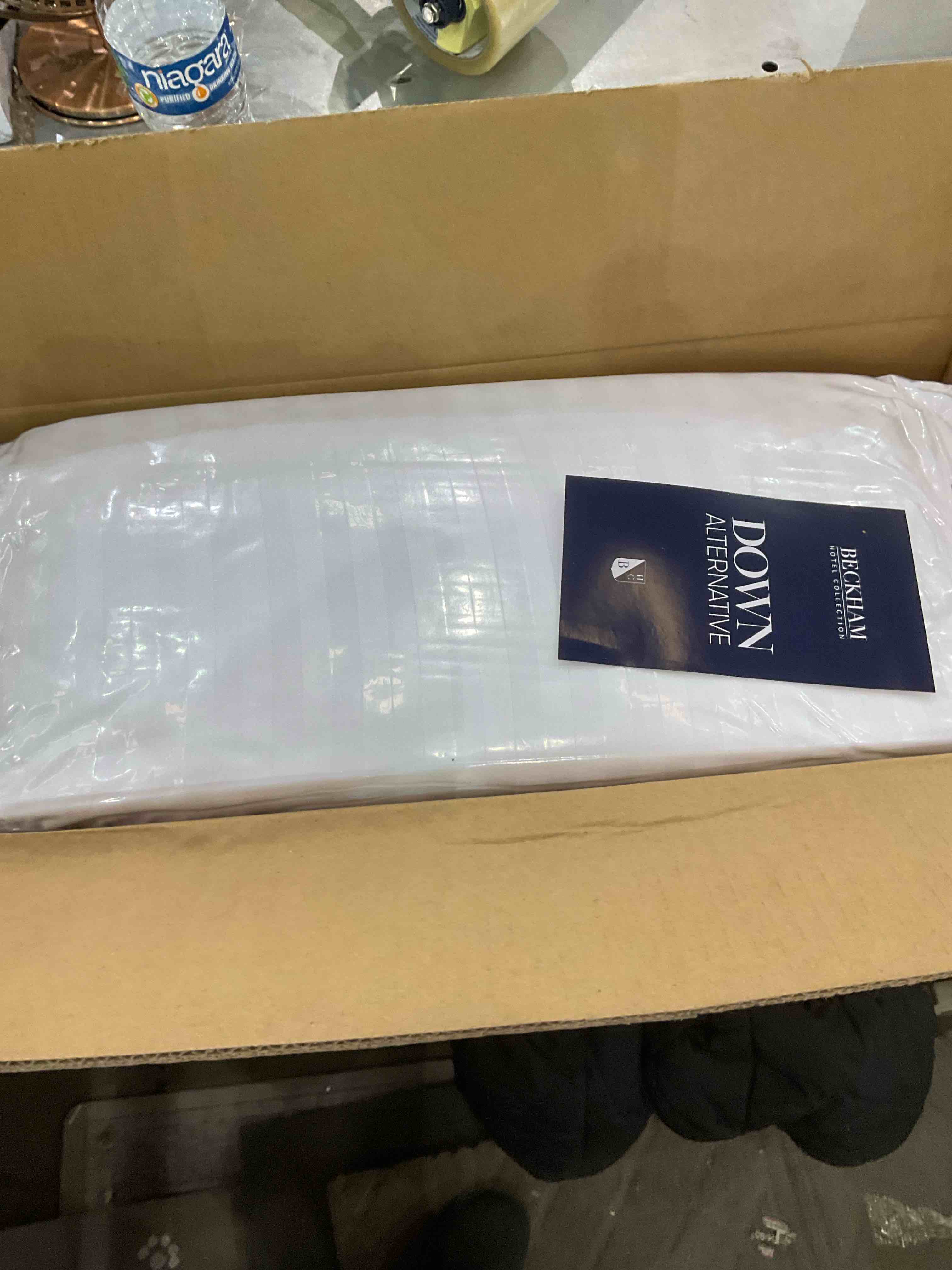 https://s3.amazonaws.com/lotting-images-prod/BargainHunt/EXS01157006_1706731211036.jpeg