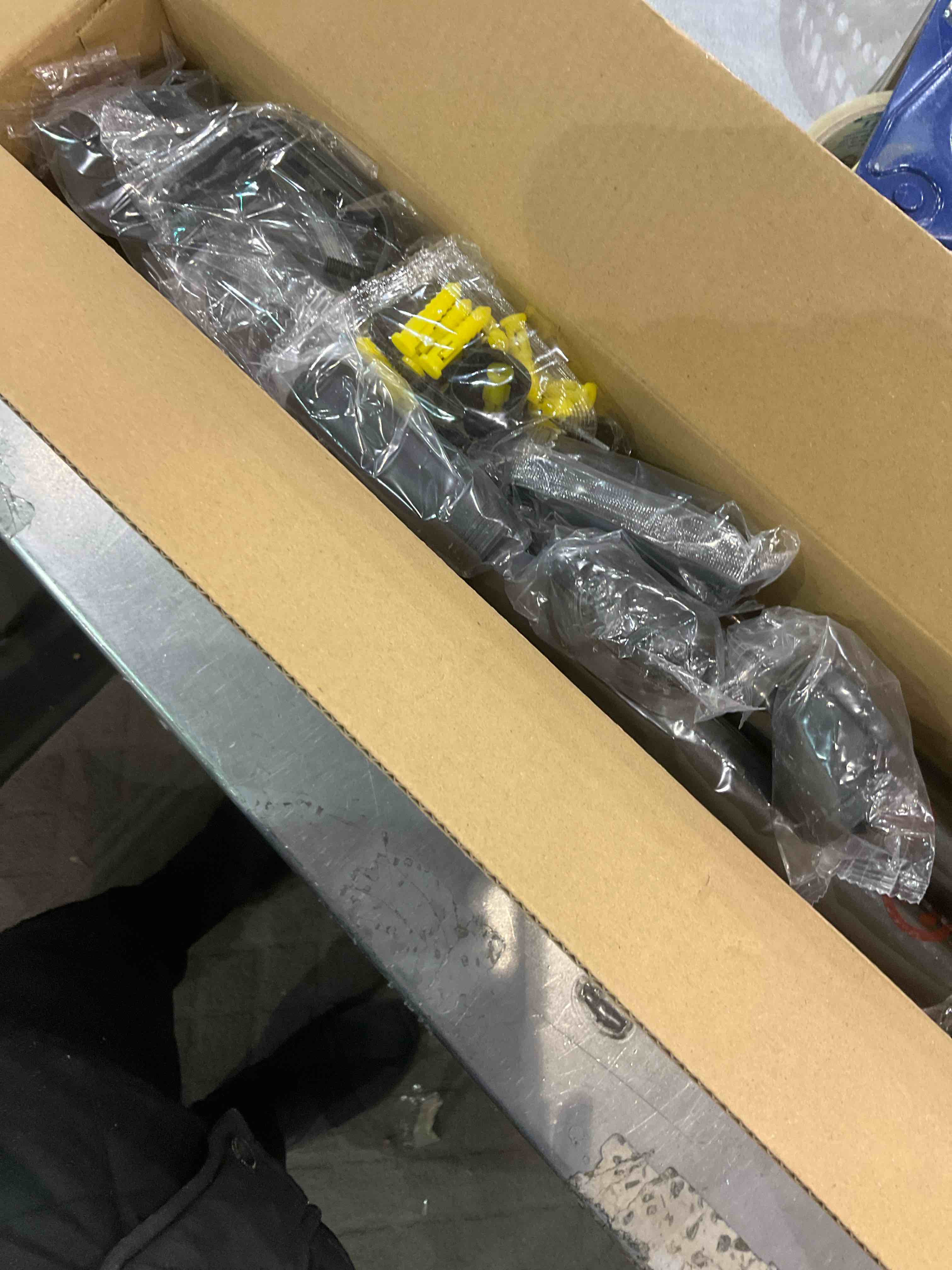 https://s3.amazonaws.com/lotting-images-prod/BargainHunt/EXS01157037_1706791985866.jpeg