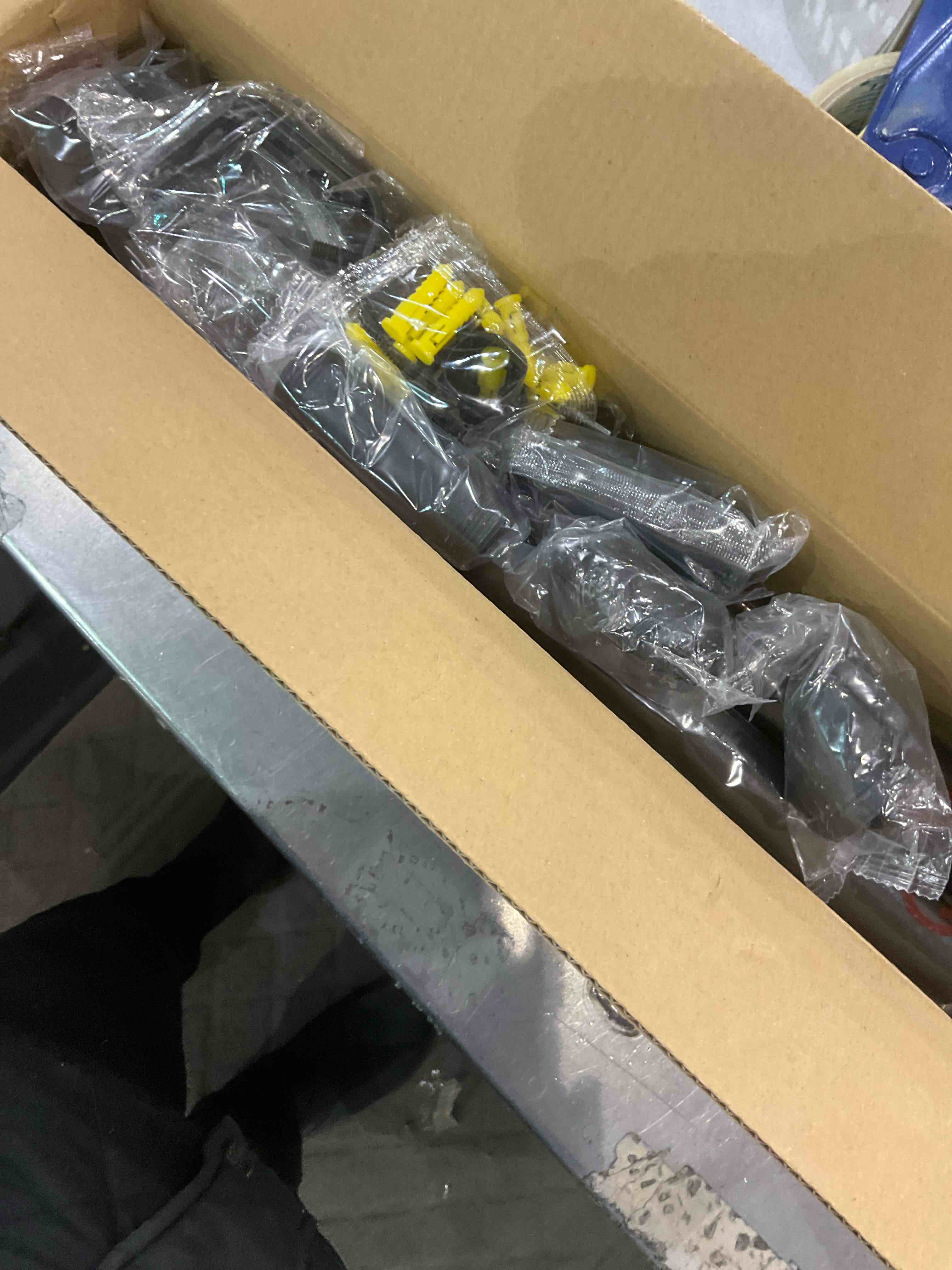 https://s3.amazonaws.com/lotting-images-prod/BargainHunt/EXS01157037_1706791986767.jpeg