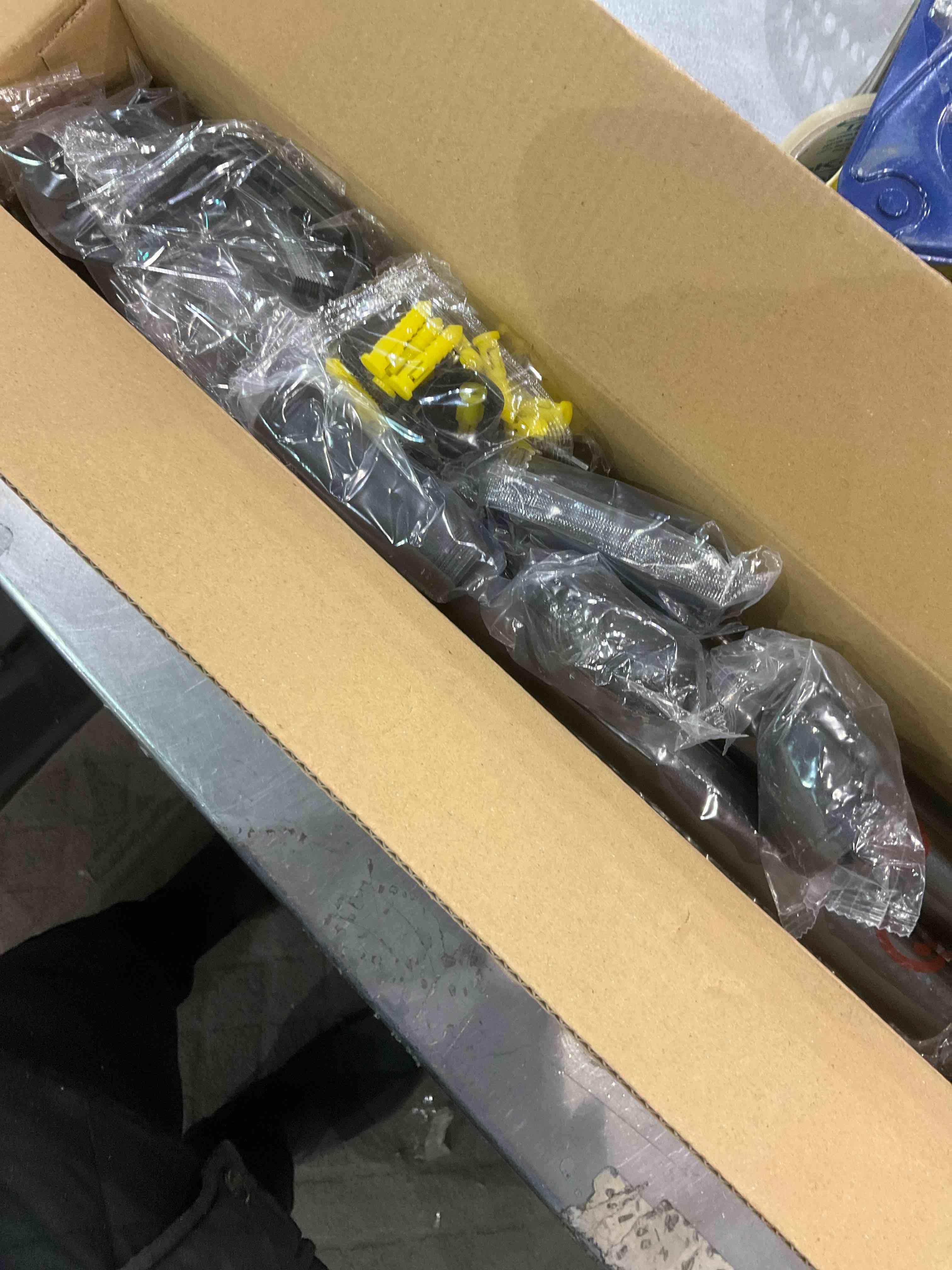 https://s3.amazonaws.com/lotting-images-prod/BargainHunt/EXS01157037_1706791987669.jpeg