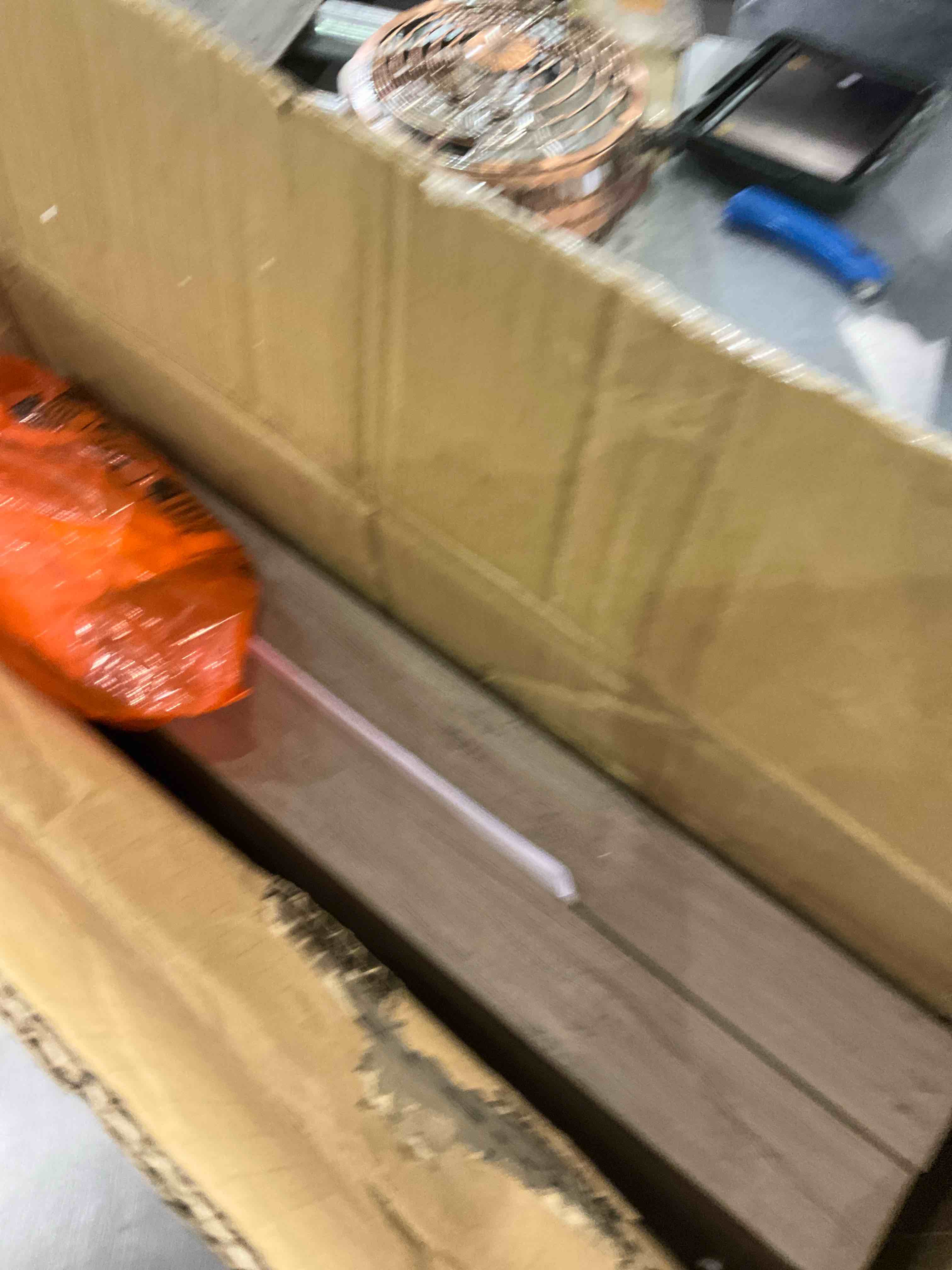 https://s3.amazonaws.com/lotting-images-prod/BargainHunt/EXS01157066_1706795457322.jpeg