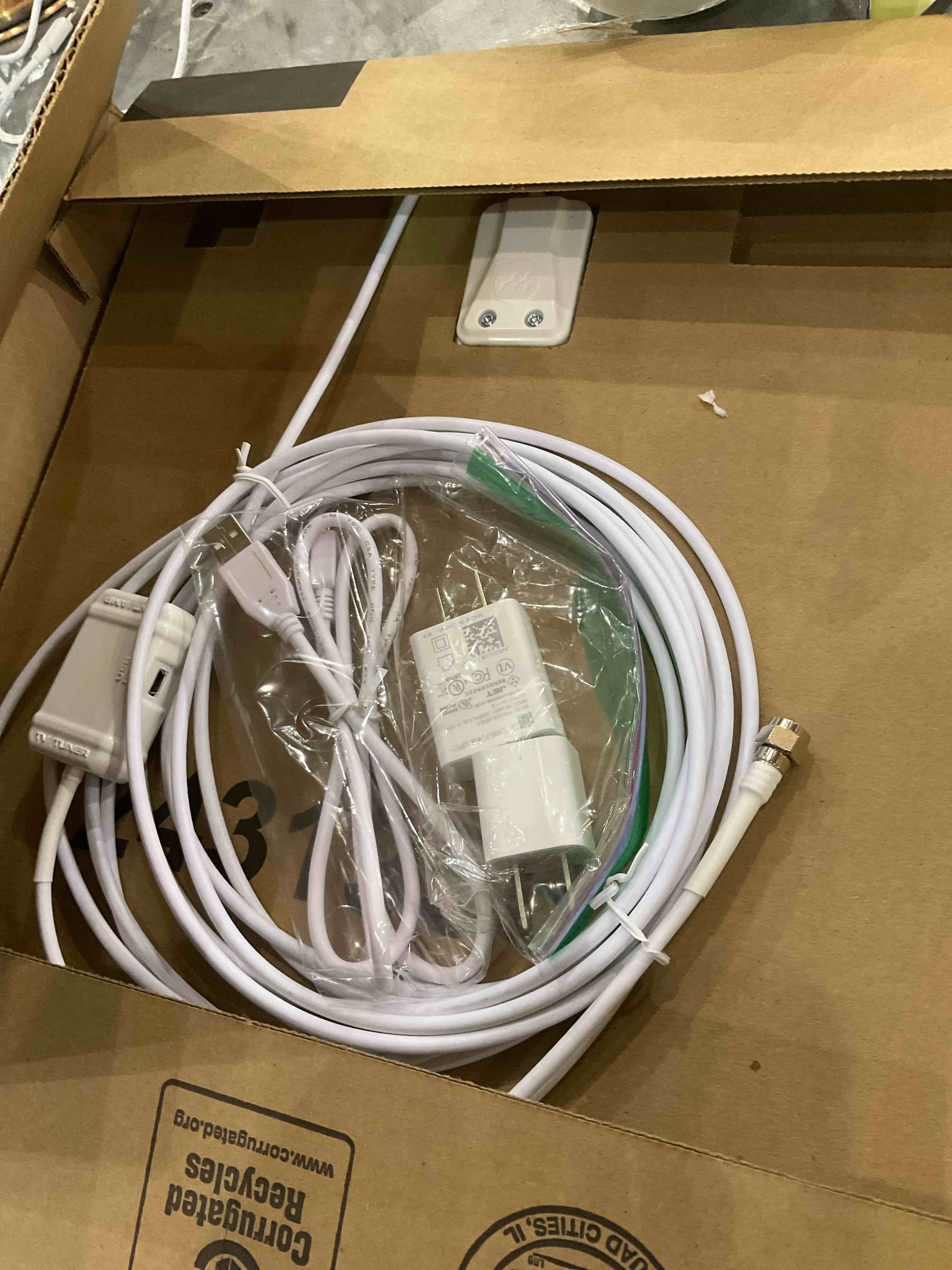 https://s3.amazonaws.com/lotting-images-prod/BargainHunt/EXS01157069_1706795733638.jpeg