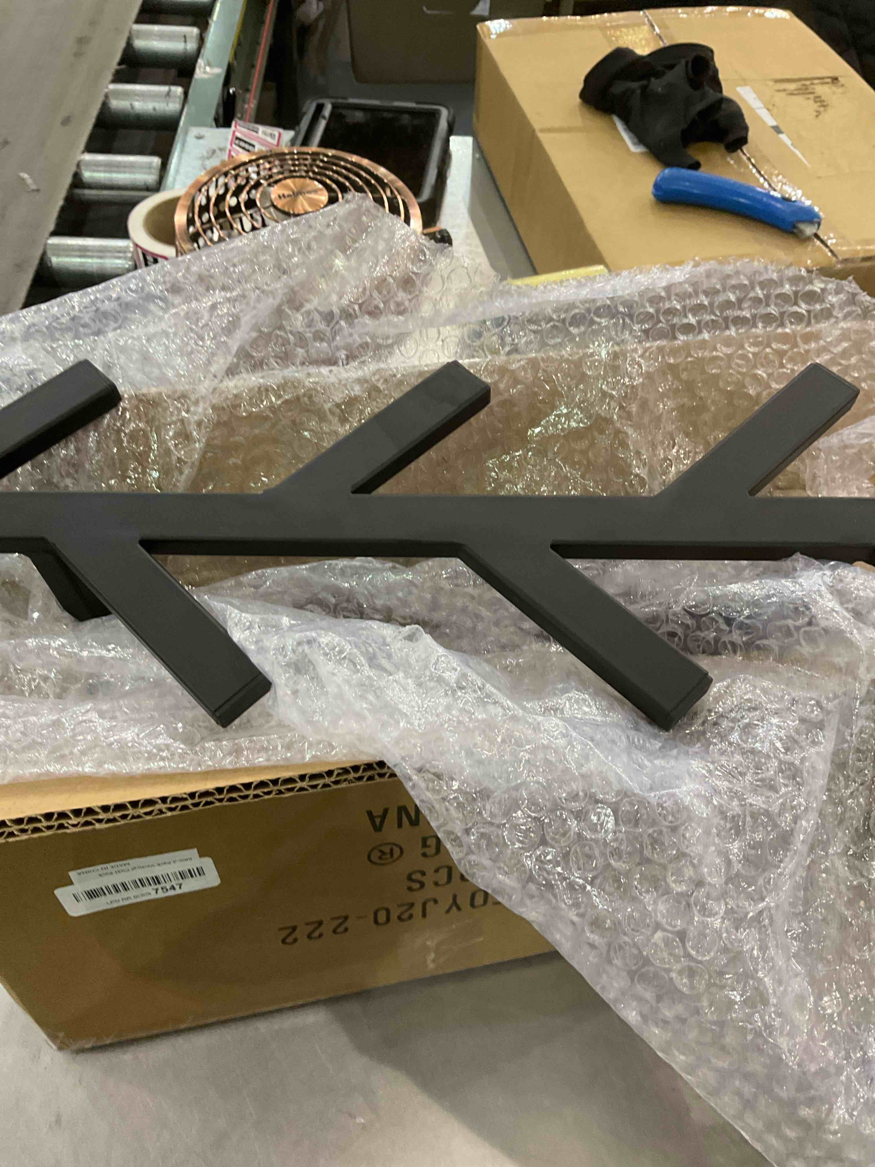 https://s3.amazonaws.com/lotting-images-prod/BargainHunt/EXS01157070_1706797325140.jpeg