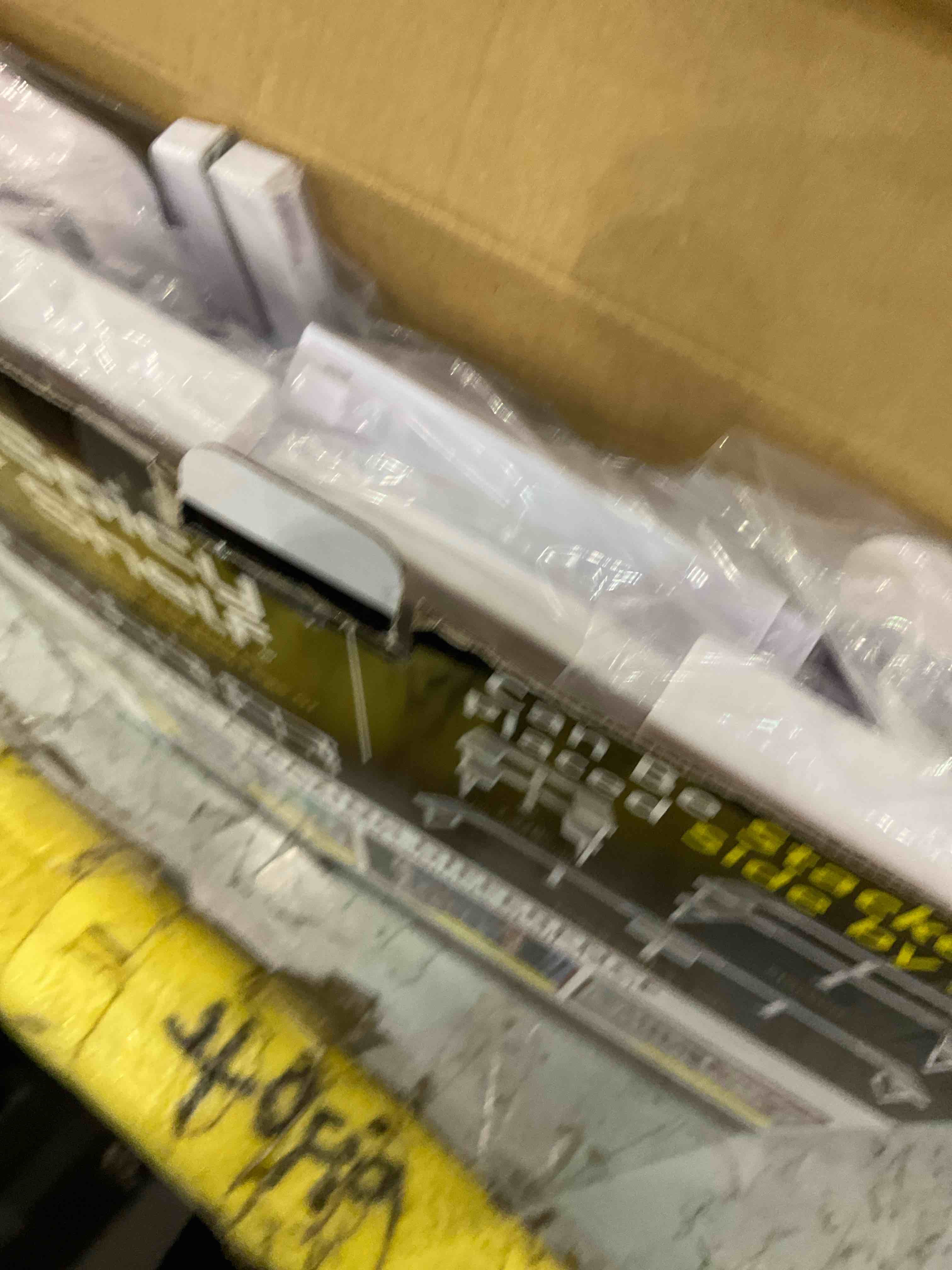 https://s3.amazonaws.com/lotting-images-prod/BargainHunt/EXS01157222_1706876944017.jpeg