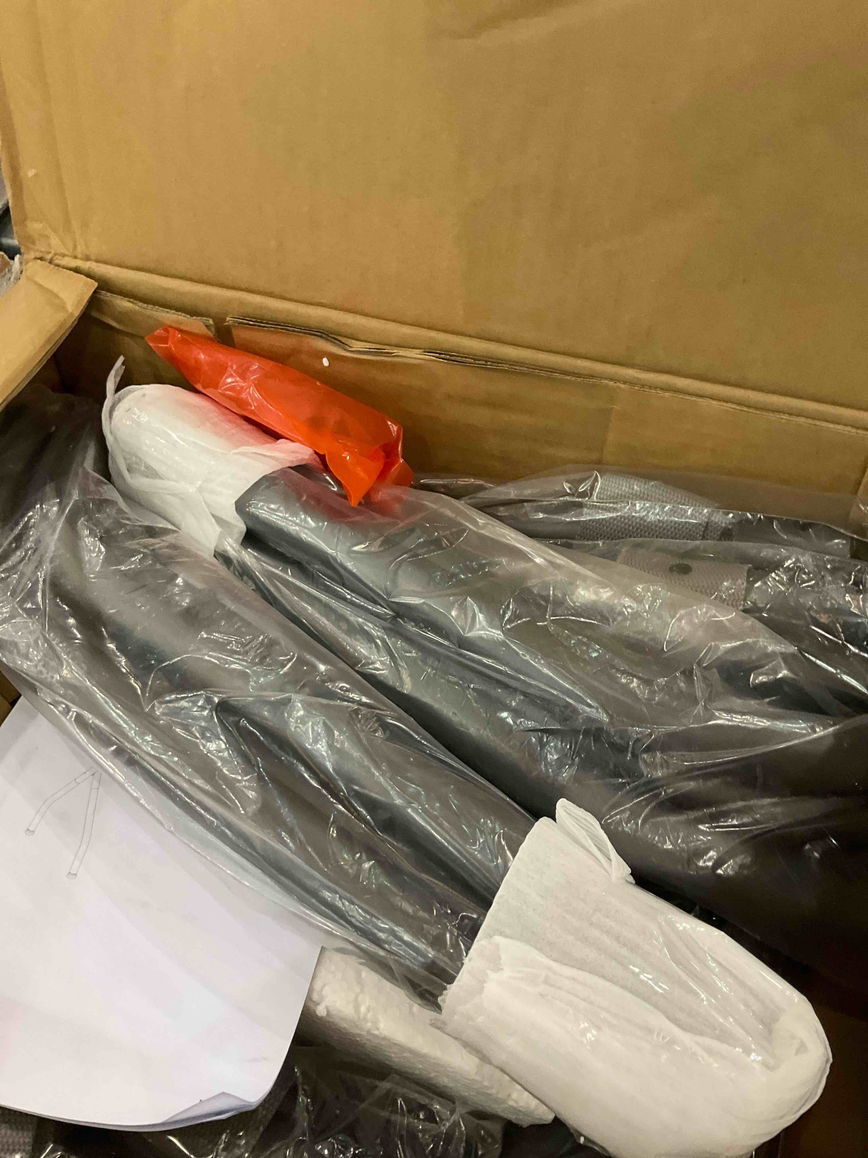 https://s3.amazonaws.com/lotting-images-prod/BargainHunt/EXS01157313_1706897516073.jpeg