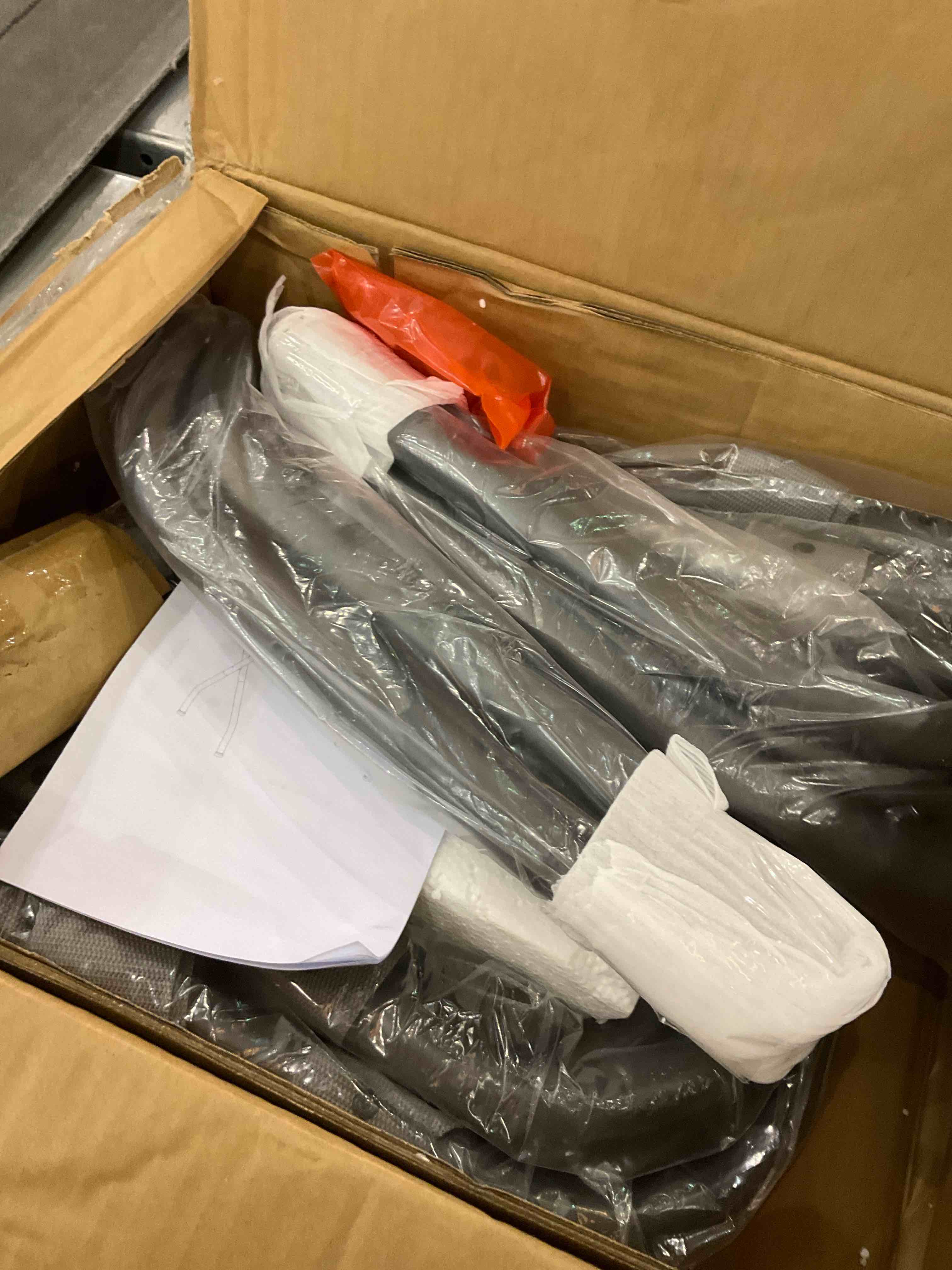 https://s3.amazonaws.com/lotting-images-prod/BargainHunt/EXS01157313_1706897522327.jpeg