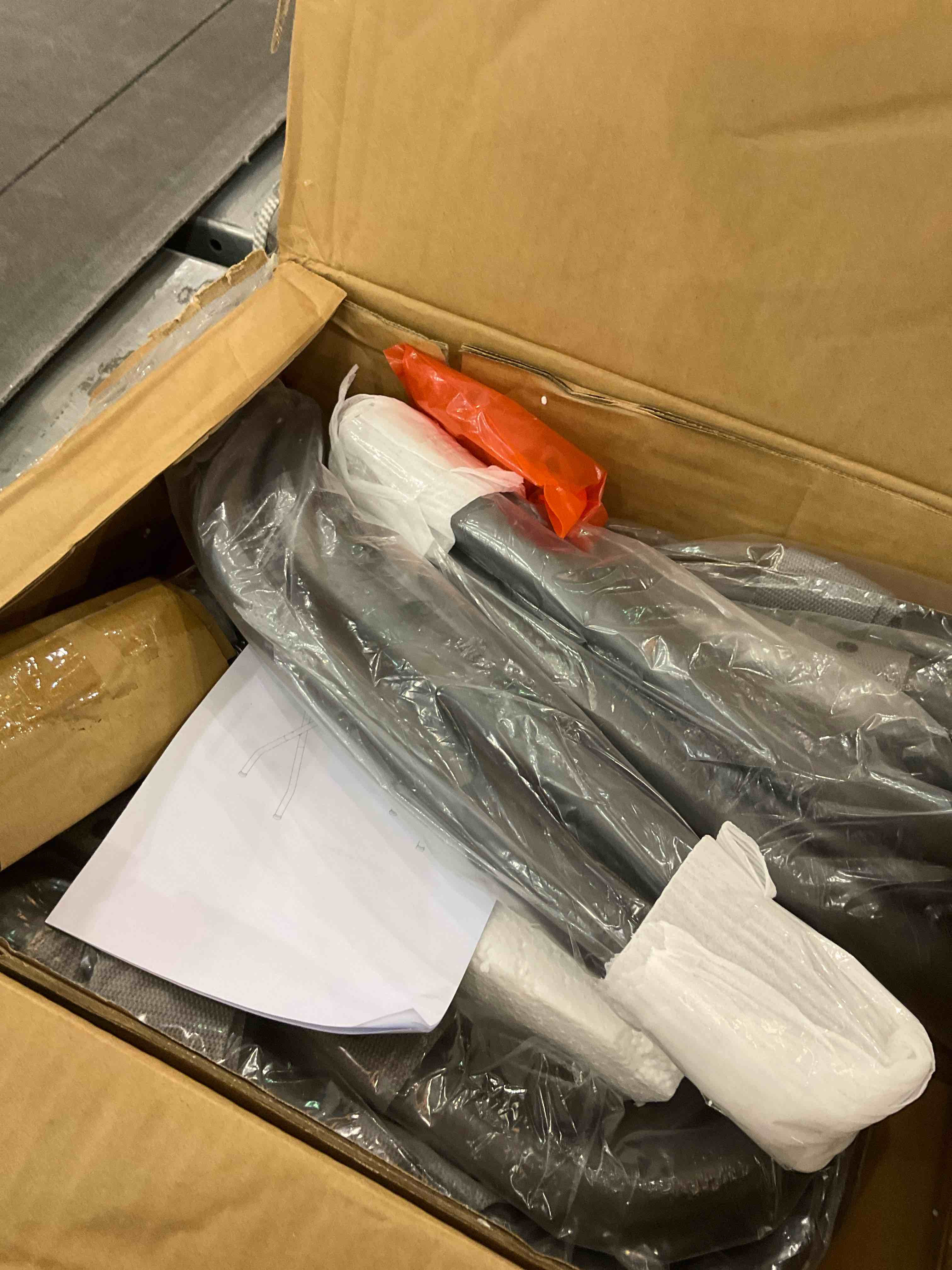 https://s3.amazonaws.com/lotting-images-prod/BargainHunt/EXS01157313_1706897523531.jpeg