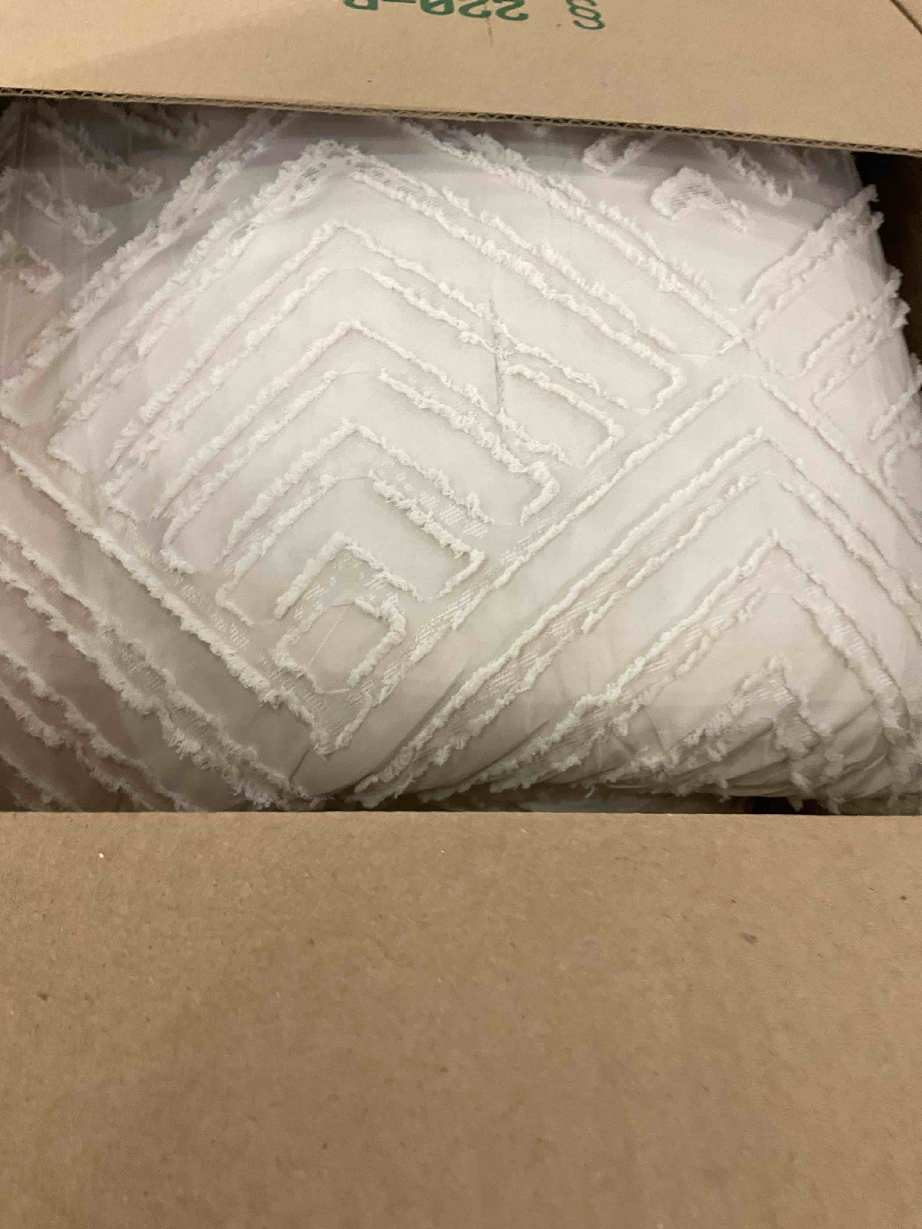 https://s3.amazonaws.com/lotting-images-prod/BargainHunt/EXS01157339_1706902412936.jpeg