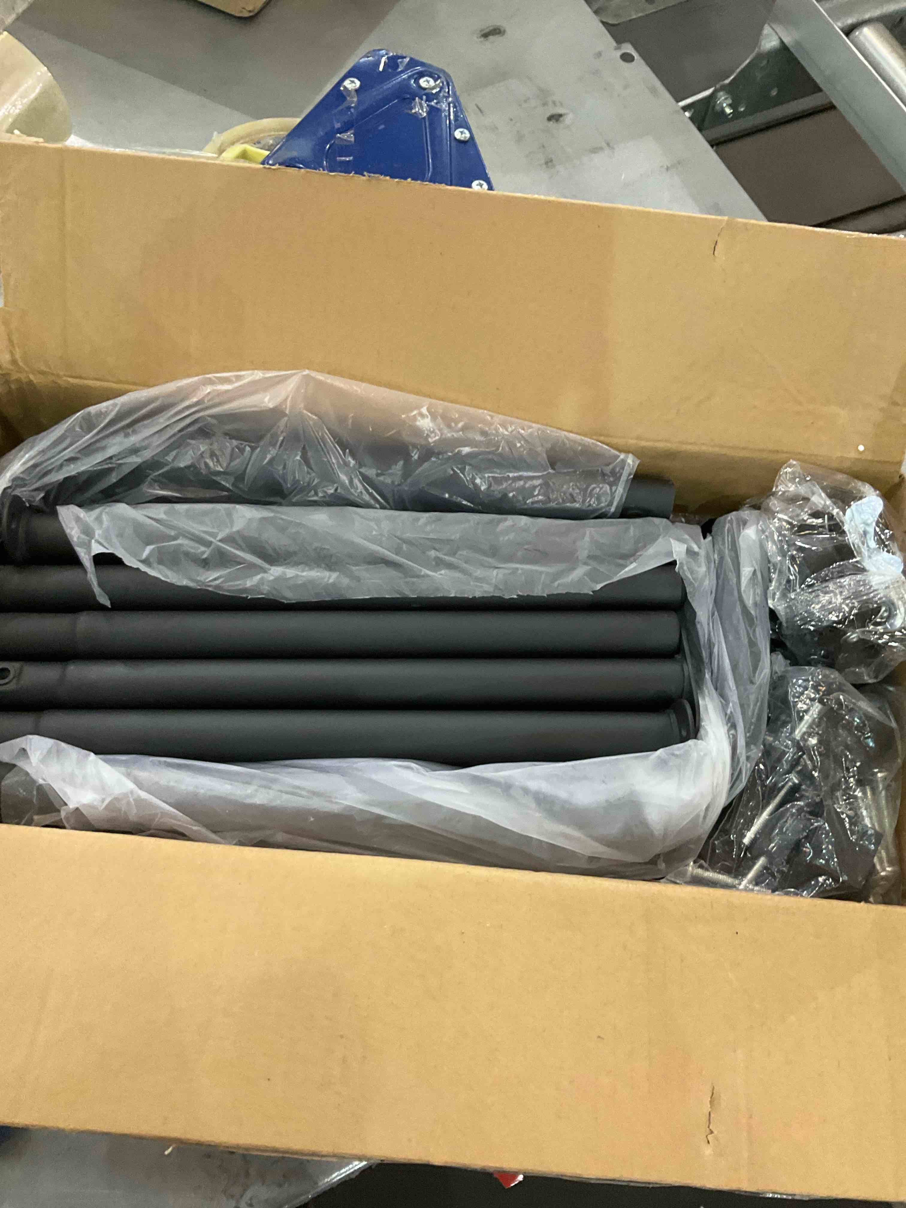 https://s3.amazonaws.com/lotting-images-prod/BargainHunt/EXS01157359_1707150152531.jpeg