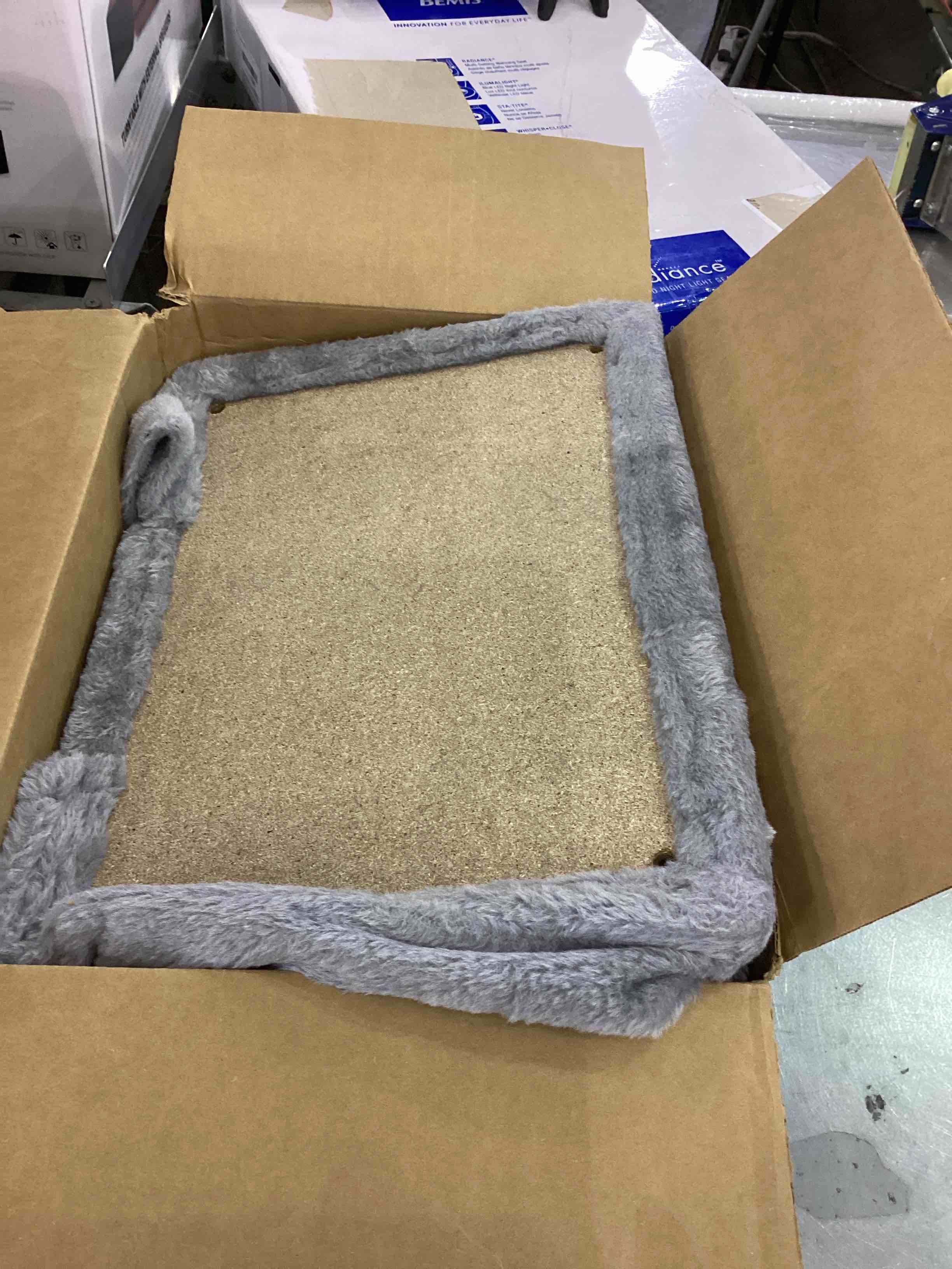 https://s3.amazonaws.com/lotting-images-prod/BargainHunt/EXS01159017_1706645253826.jpeg