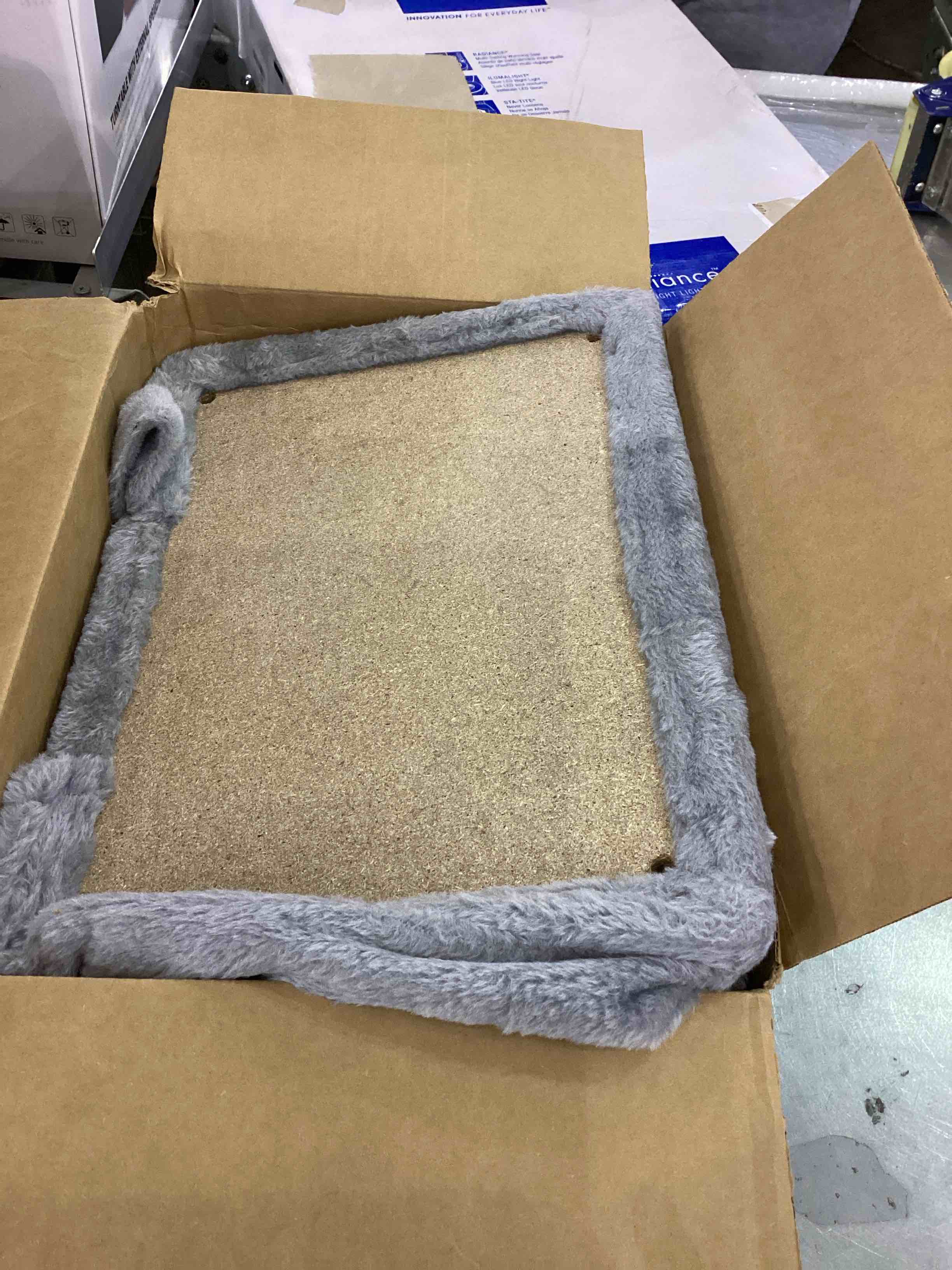 https://s3.amazonaws.com/lotting-images-prod/BargainHunt/EXS01159017_1706645254786.jpeg