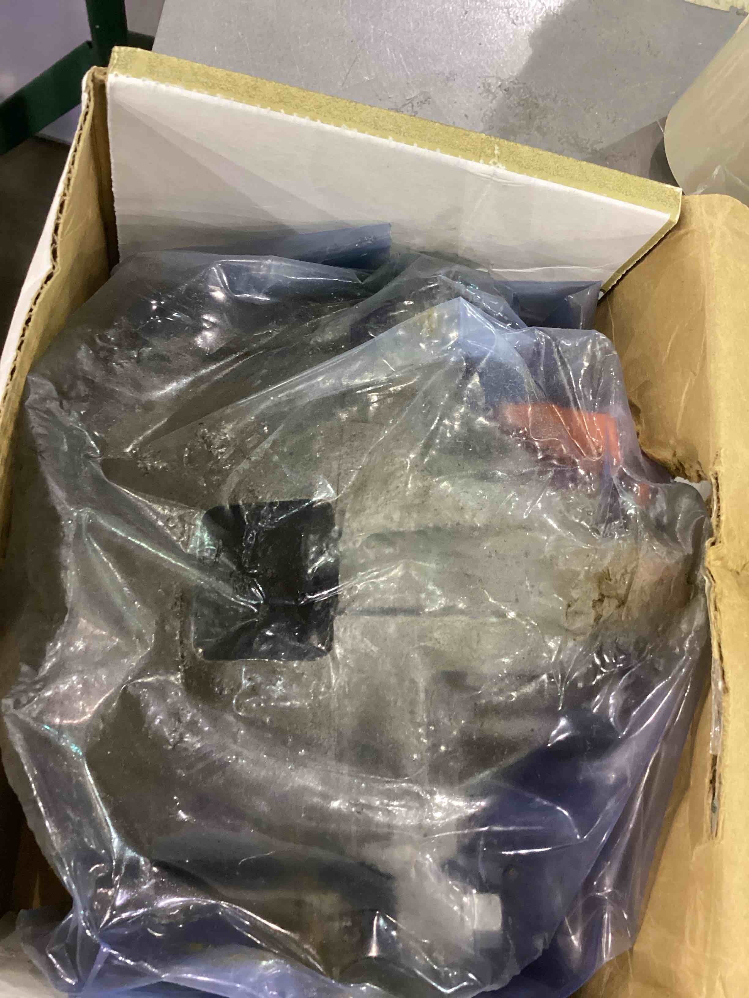 https://s3.amazonaws.com/lotting-images-prod/BargainHunt/EXS01159045_1706706200440.jpeg