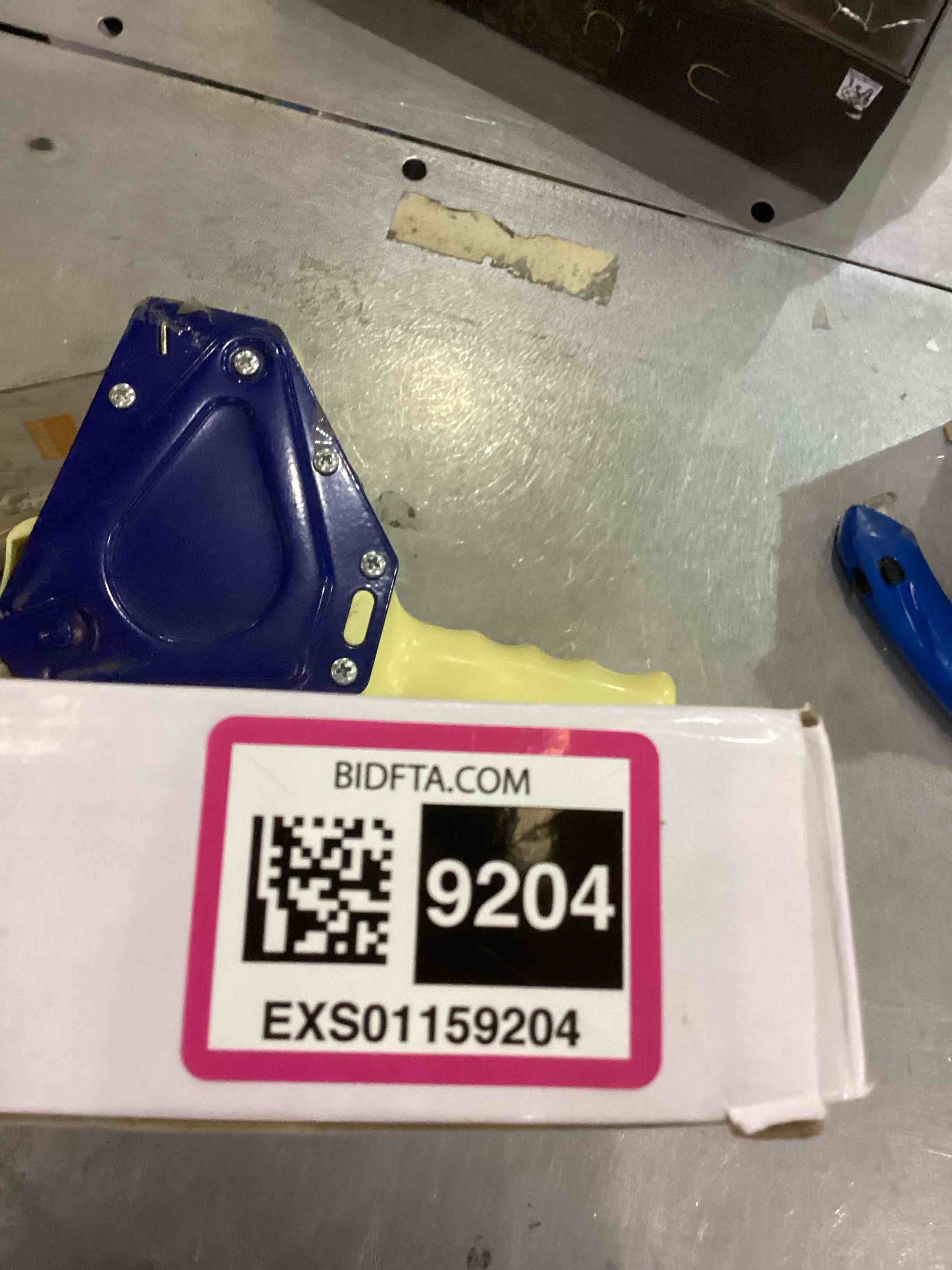 https://s3.amazonaws.com/lotting-images-prod/BargainHunt/EXS01159204_1706797808416.jpeg