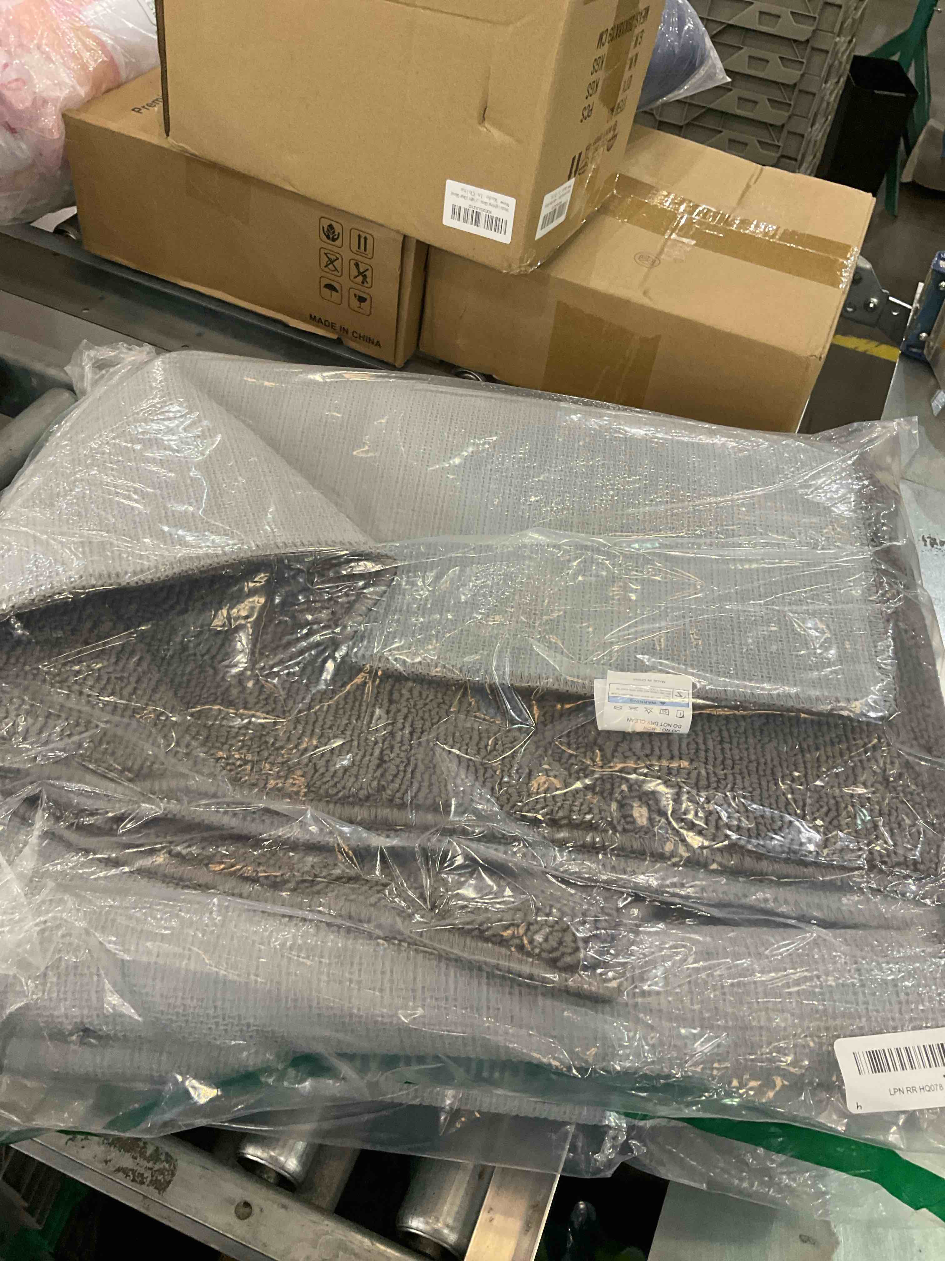 https://s3.amazonaws.com/lotting-images-prod/BargainHunt/EXS01159383_1707150350927.jpeg