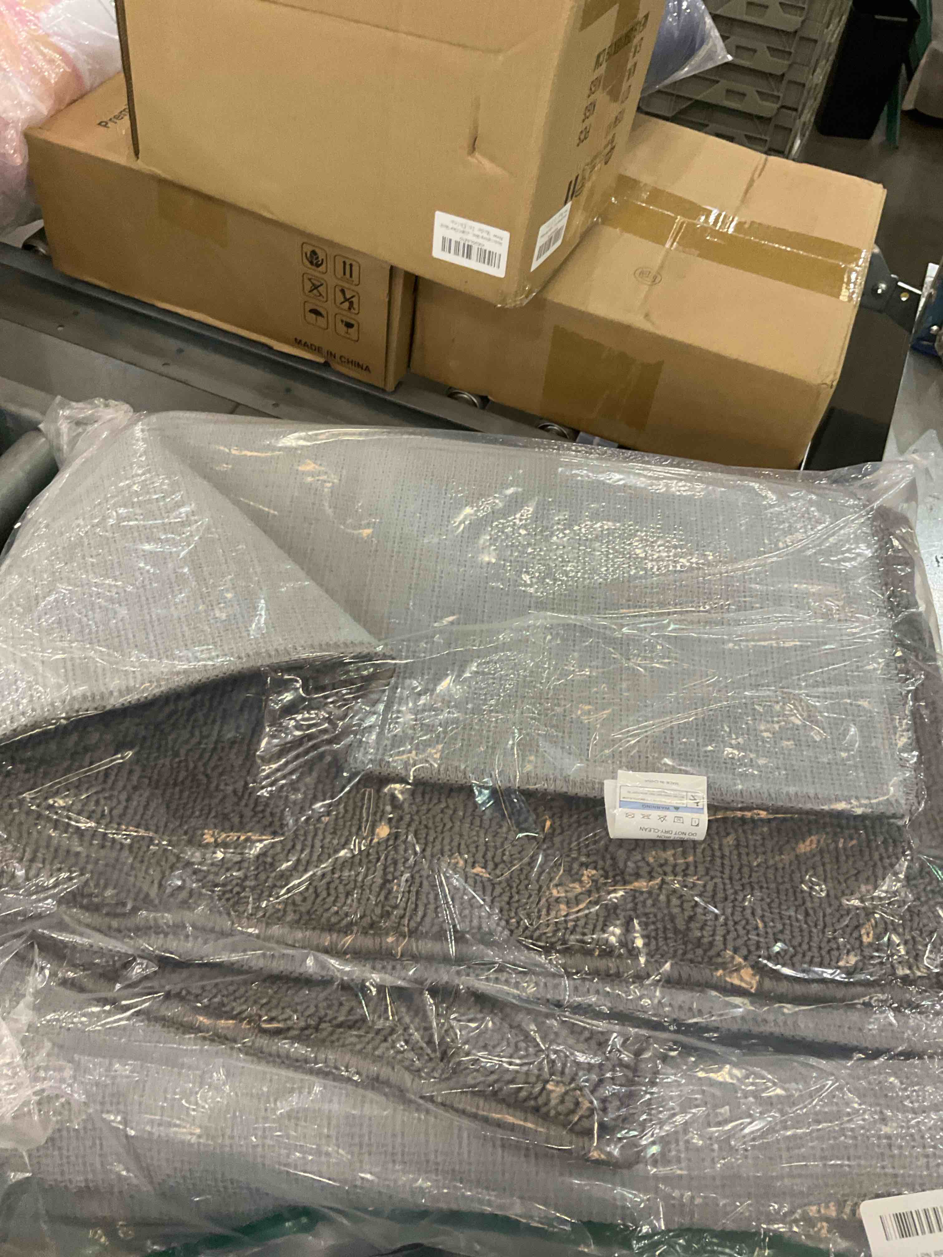 https://s3.amazonaws.com/lotting-images-prod/BargainHunt/EXS01159383_1707150352738.jpeg