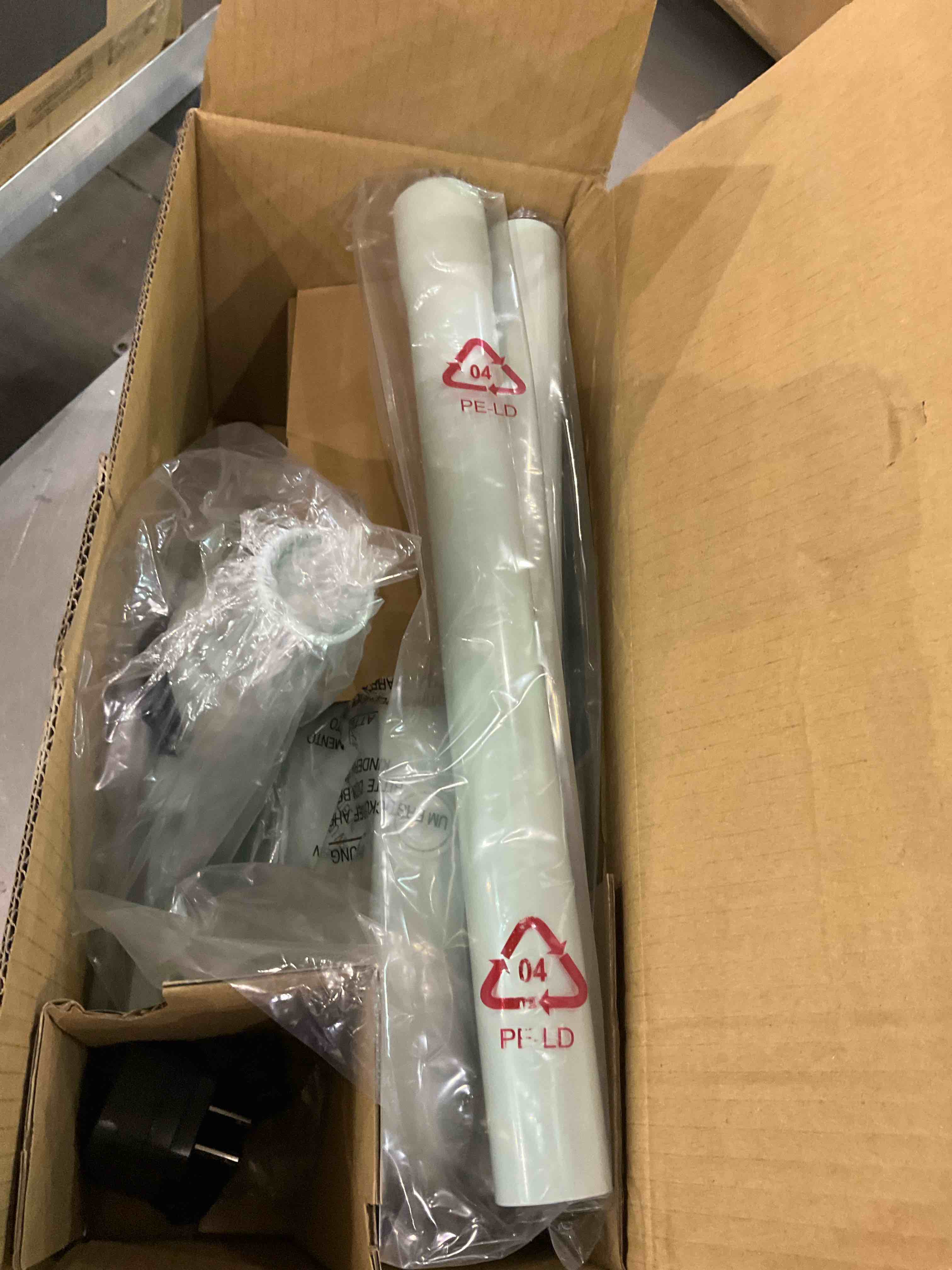 https://s3.amazonaws.com/lotting-images-prod/BargainHunt/EXS01159491_1707226404498.jpeg