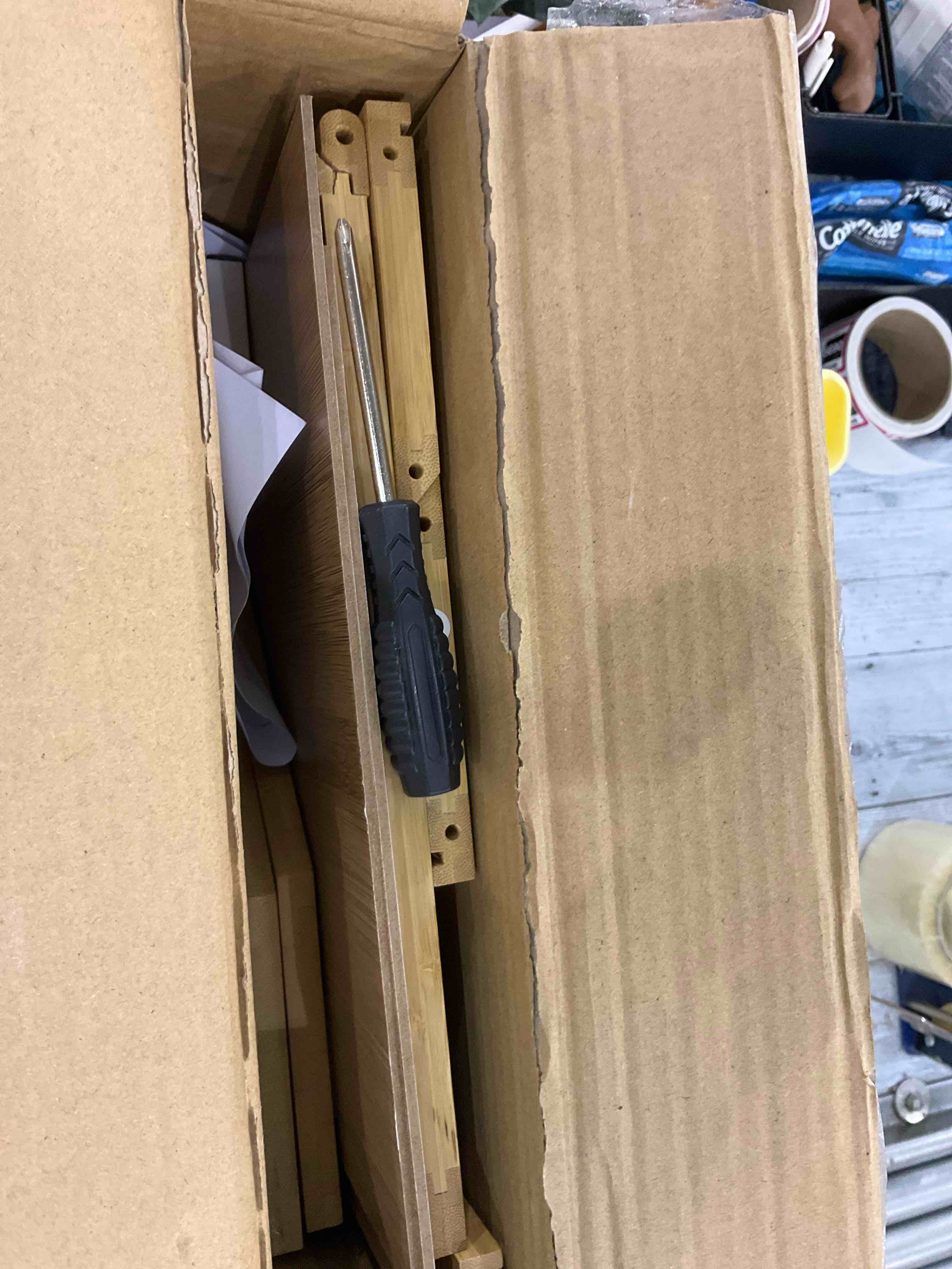 https://s3.amazonaws.com/lotting-images-prod/BargainHunt/EXS01162476_1707827050304.jpeg