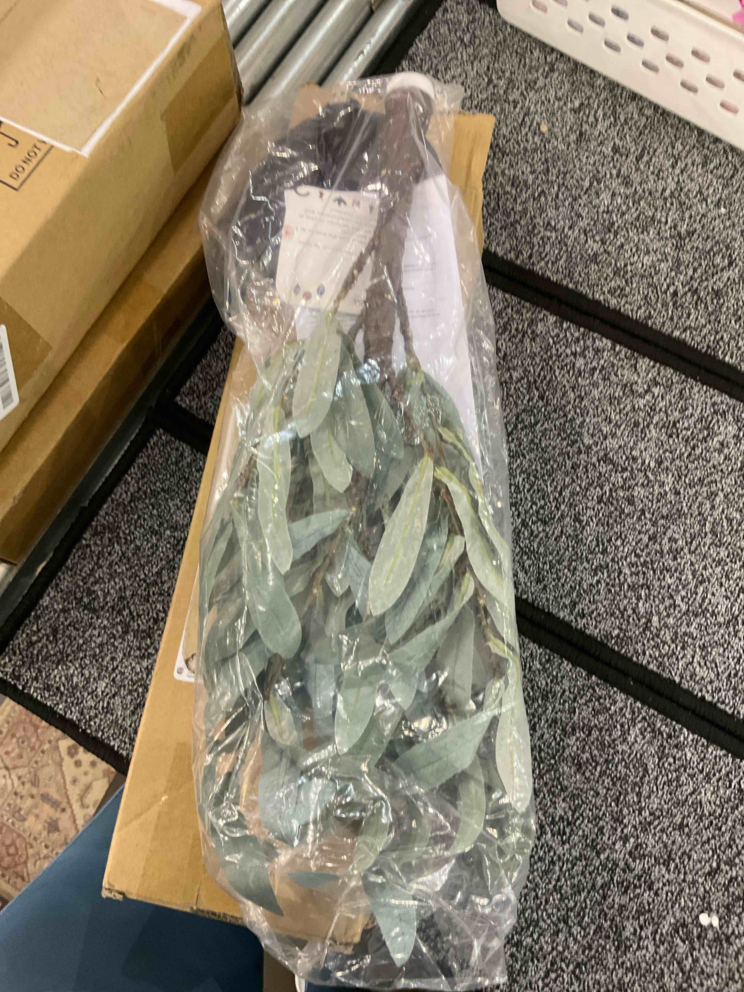 https://s3.amazonaws.com/lotting-images-prod/BargainHunt/EXS01162663_1706549968391.jpeg