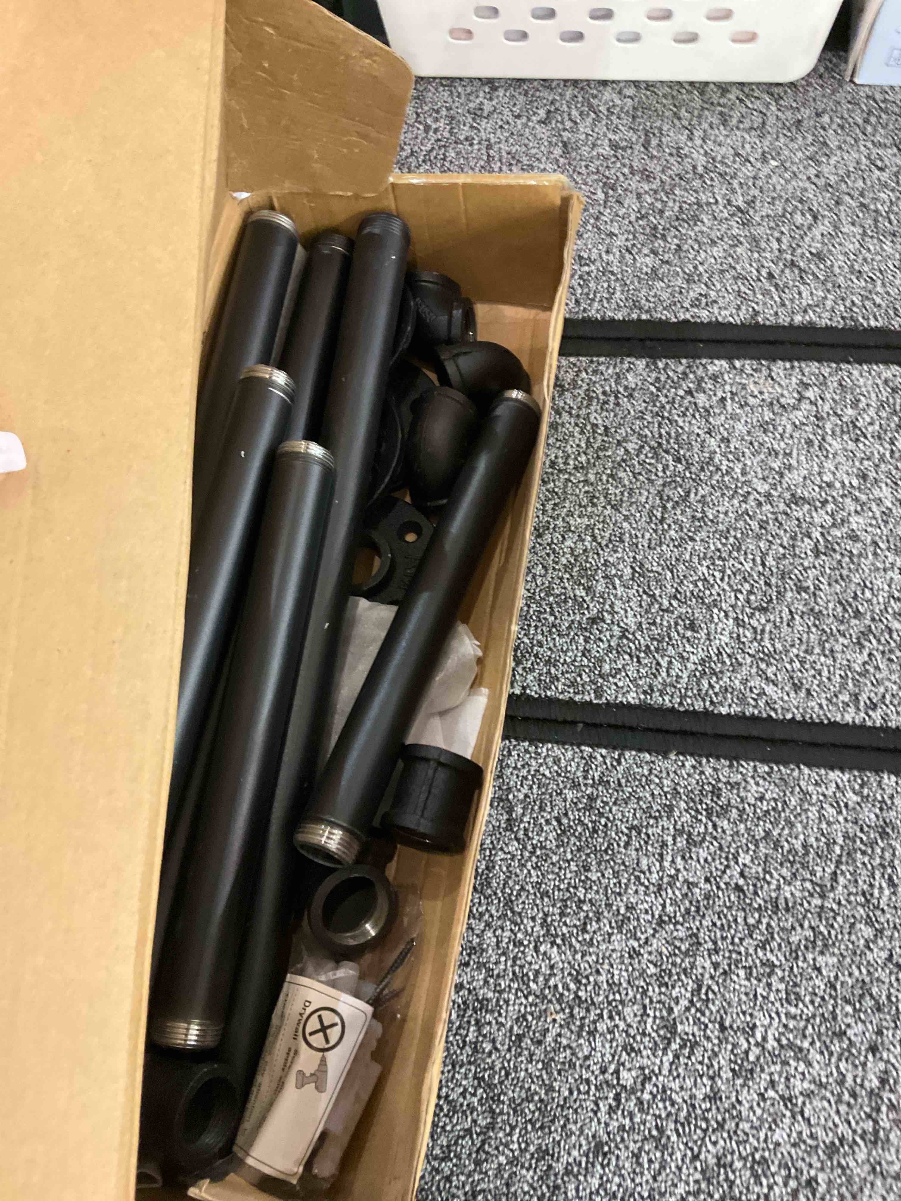 https://s3.amazonaws.com/lotting-images-prod/BargainHunt/EXS01162672_1706552207844.jpeg