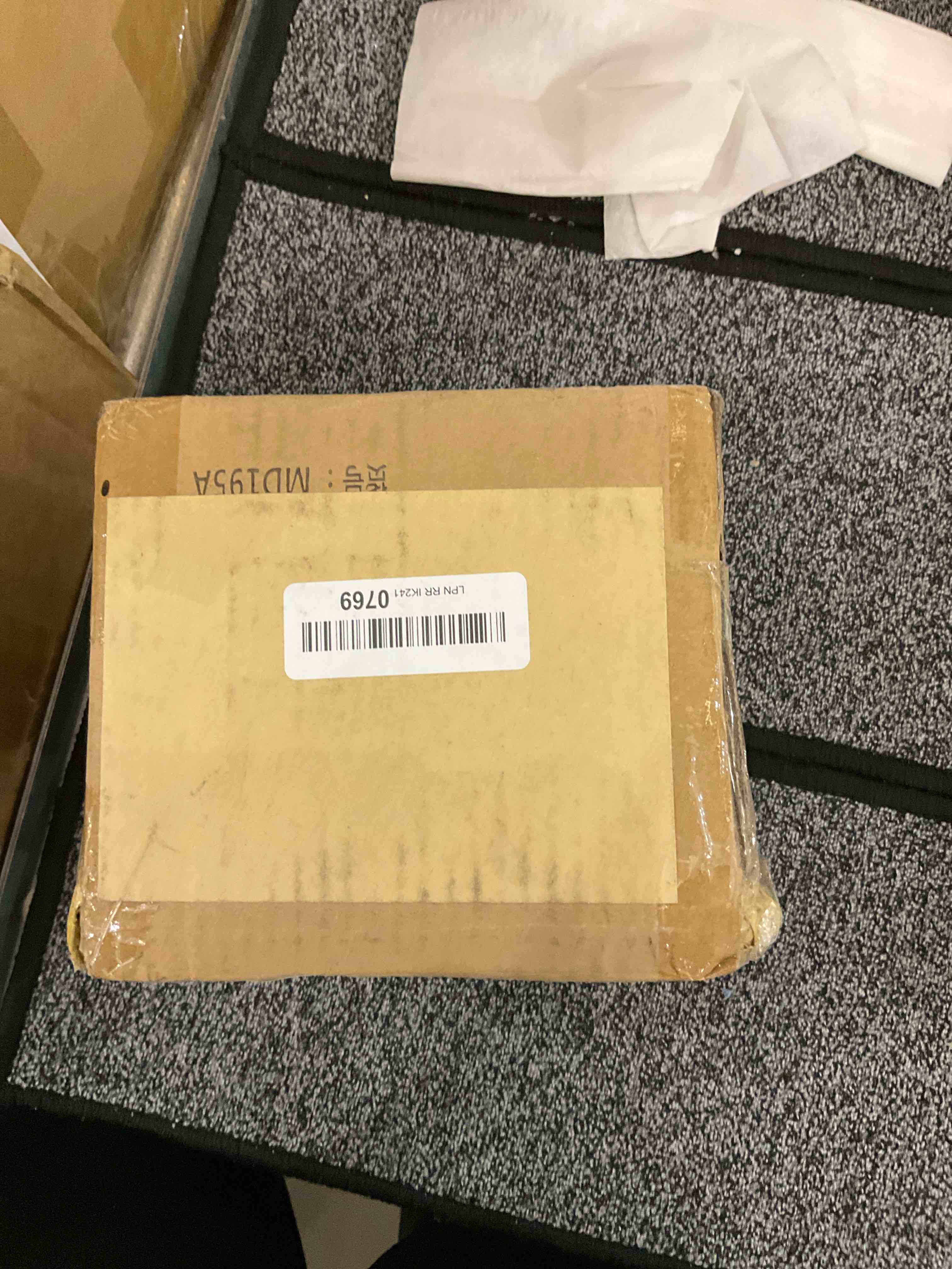 https://s3.amazonaws.com/lotting-images-prod/BargainHunt/EXS01162825_1706640828129.jpeg