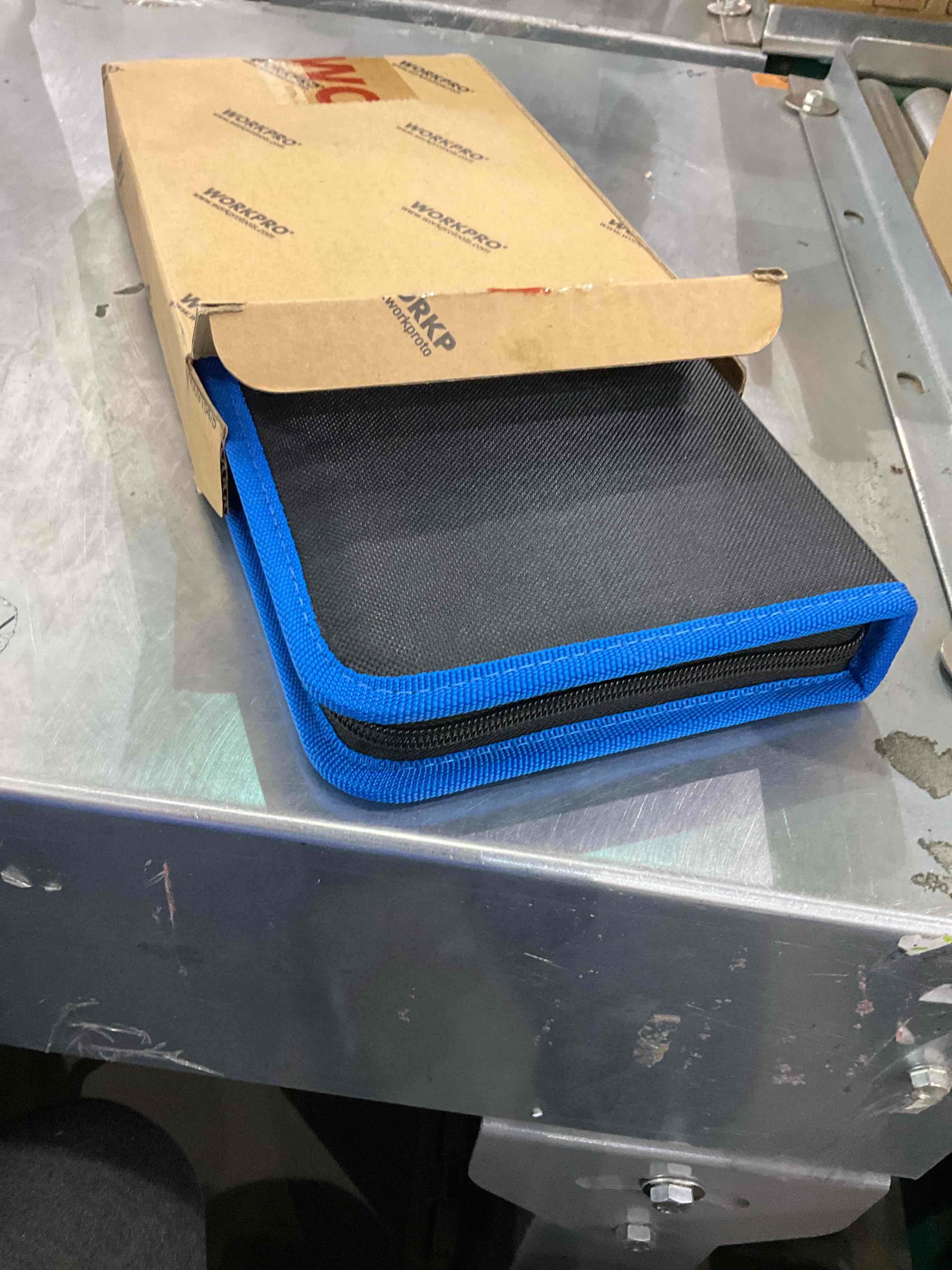 https://s3.amazonaws.com/lotting-images-prod/BargainHunt/EXS01166912_1706791333229.jpeg