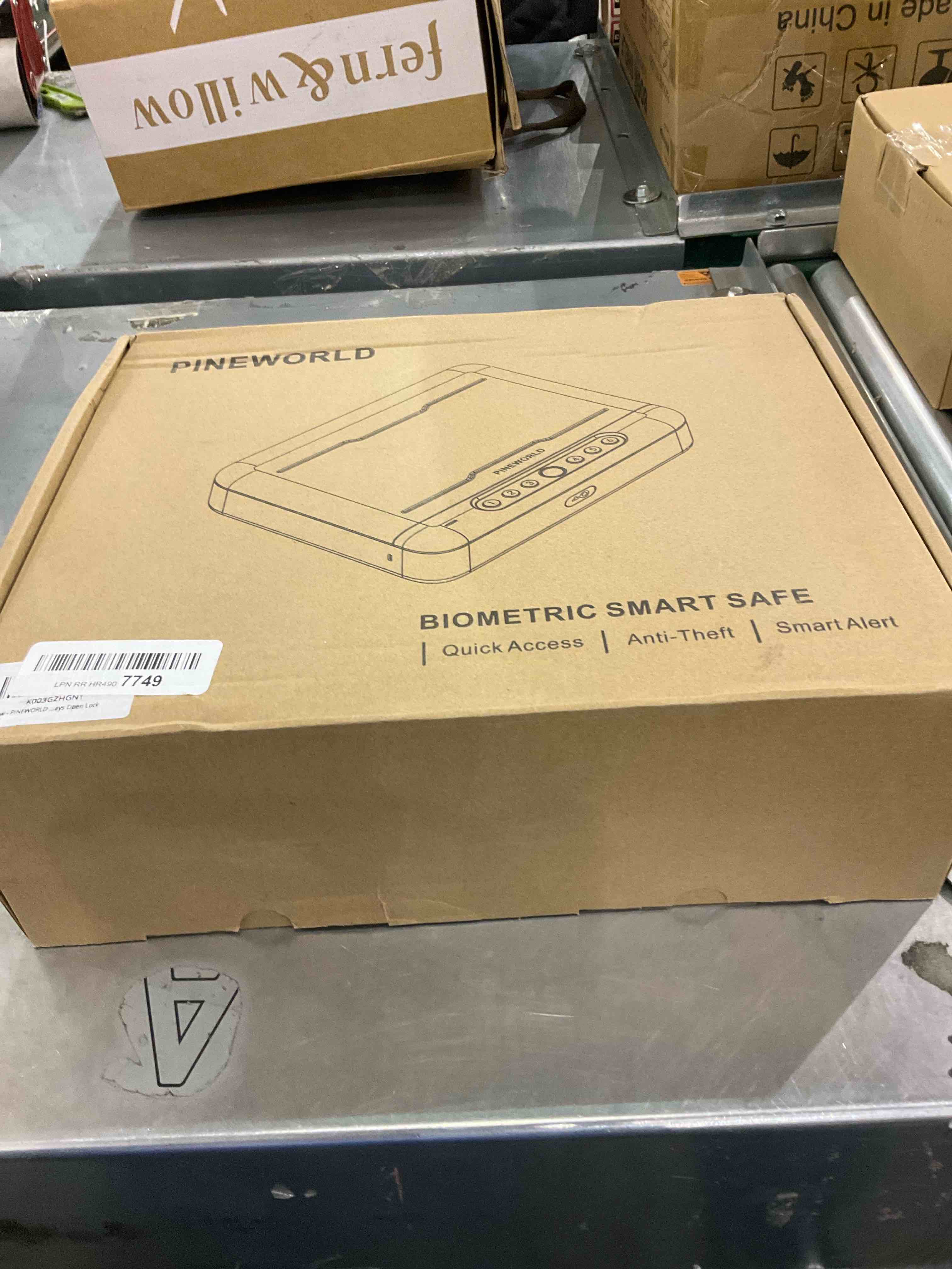 https://s3.amazonaws.com/lotting-images-prod/BargainHunt/EXS01166913_1706791376864.jpeg