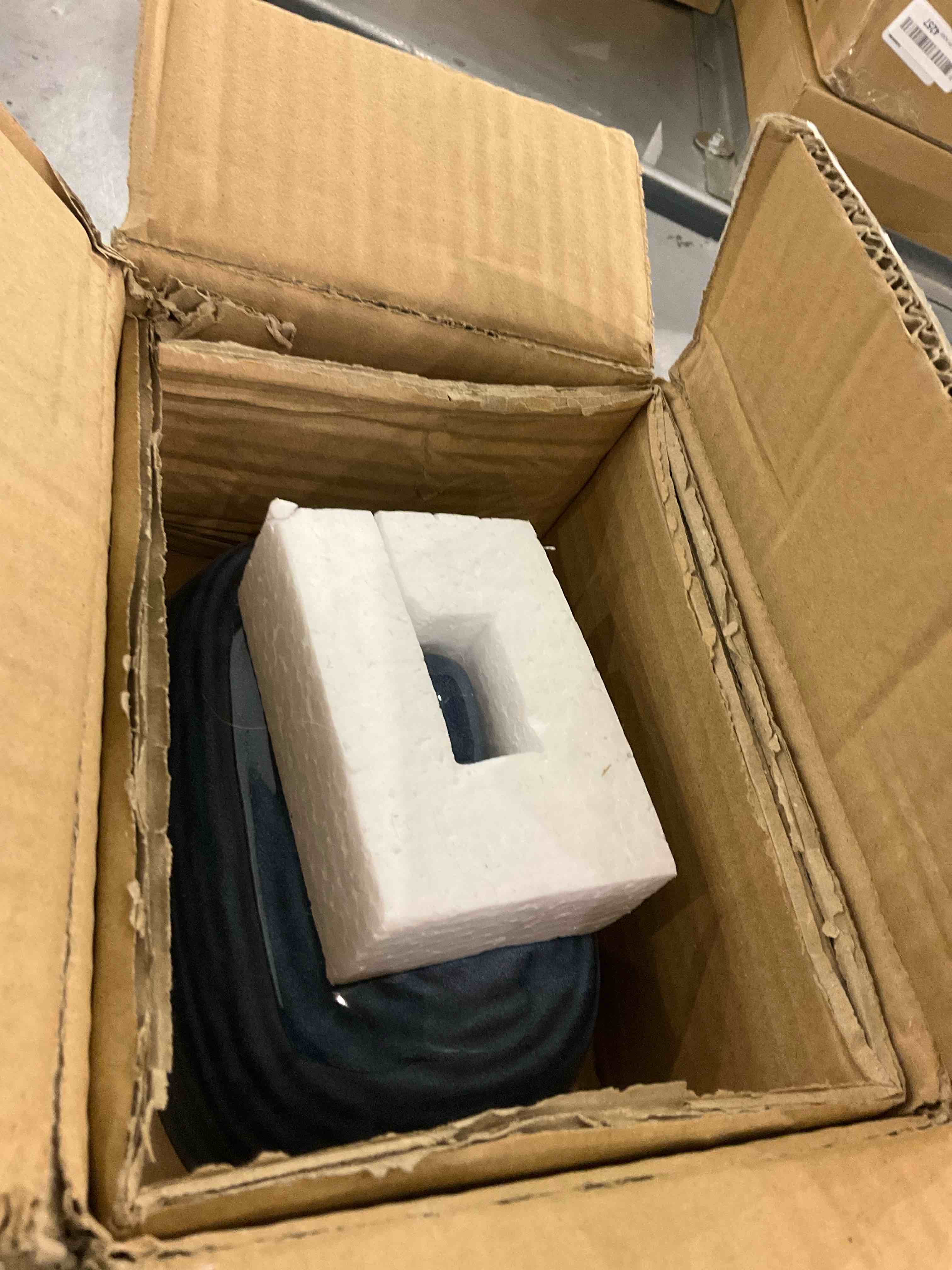 https://s3.amazonaws.com/lotting-images-prod/BargainHunt/EXS01166915_1706791531366.jpeg
