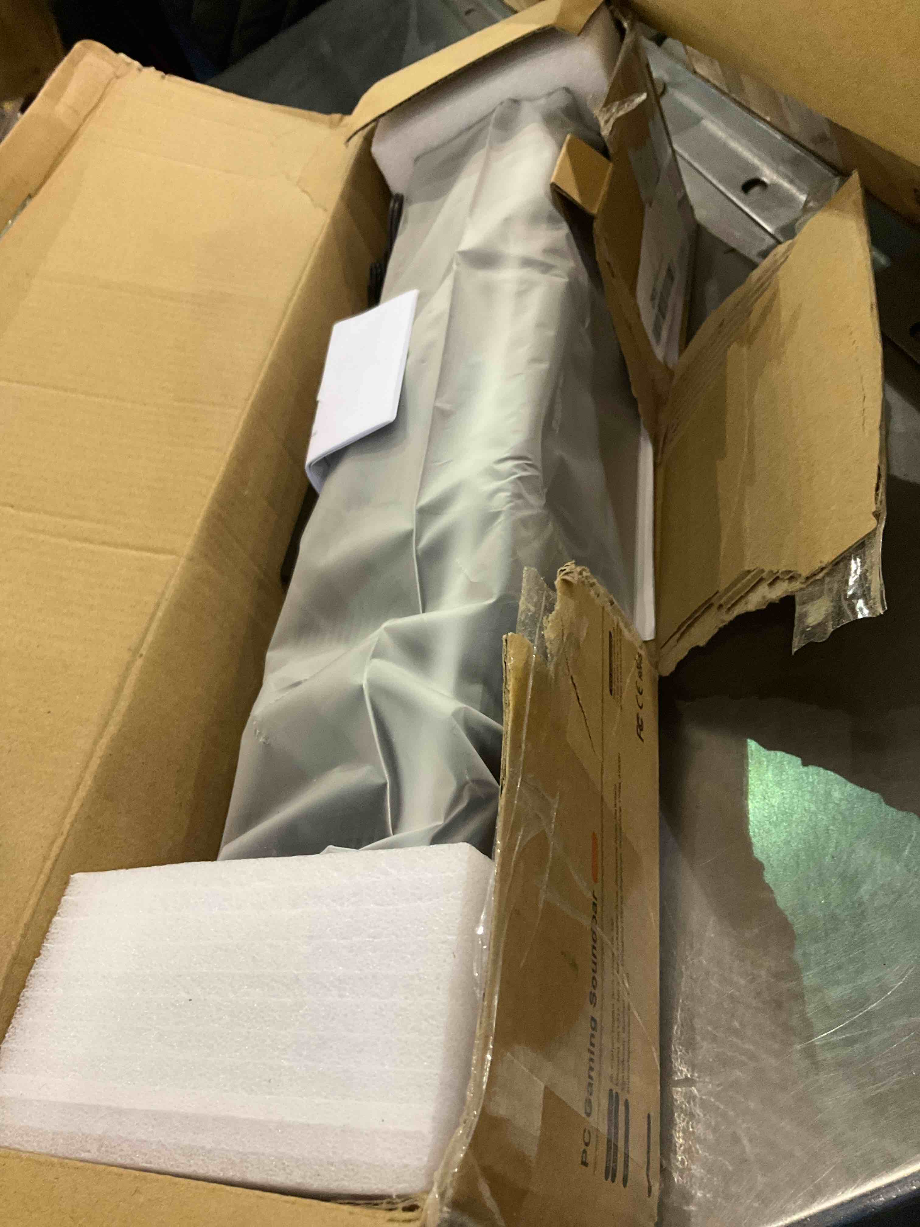 https://s3.amazonaws.com/lotting-images-prod/BargainHunt/EXS01166916_1706791826543.jpeg