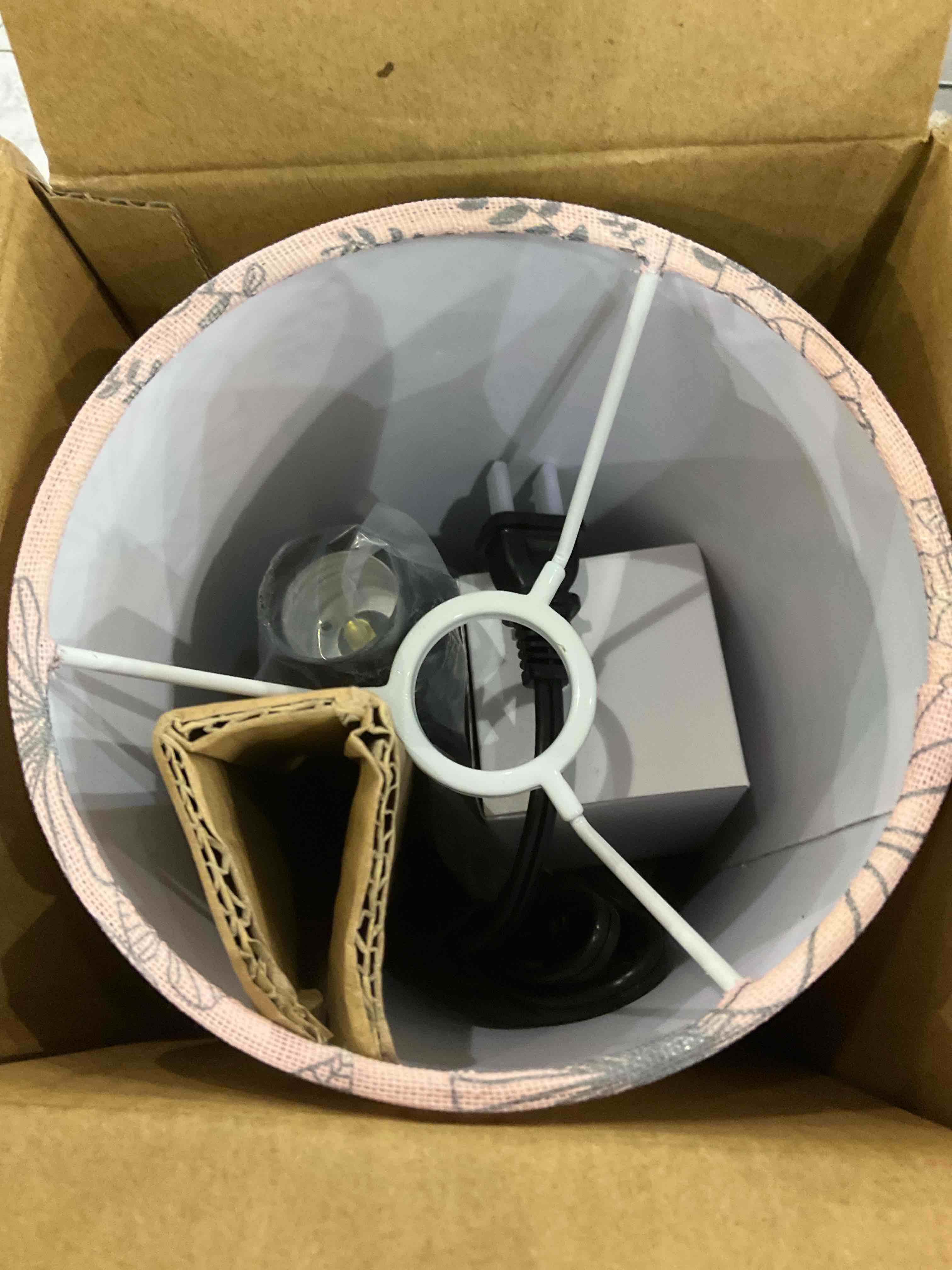 https://s3.amazonaws.com/lotting-images-prod/BargainHunt/EXS01168645_1707309371778.jpeg