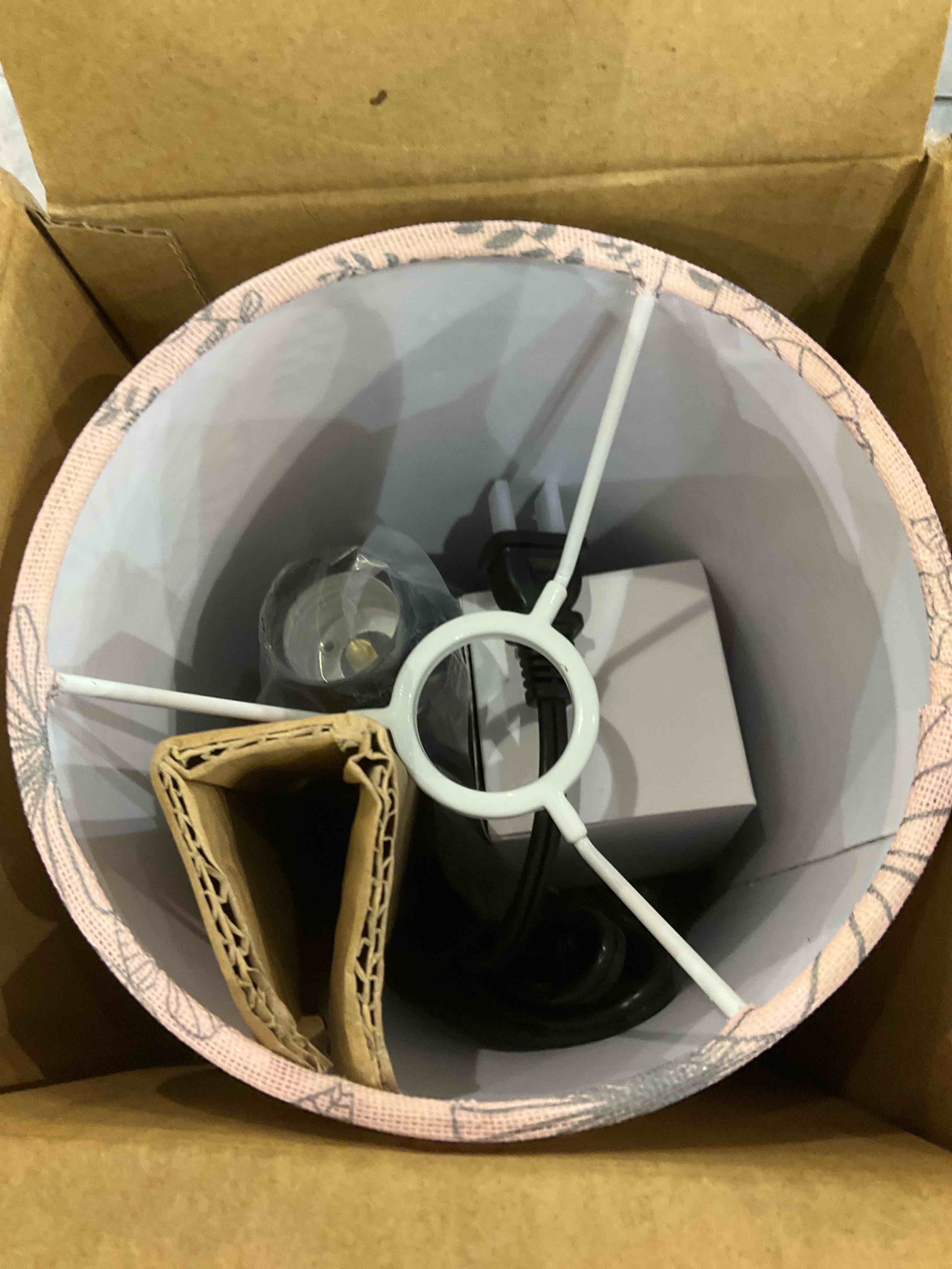 https://s3.amazonaws.com/lotting-images-prod/BargainHunt/EXS01168645_1707309372742.jpeg