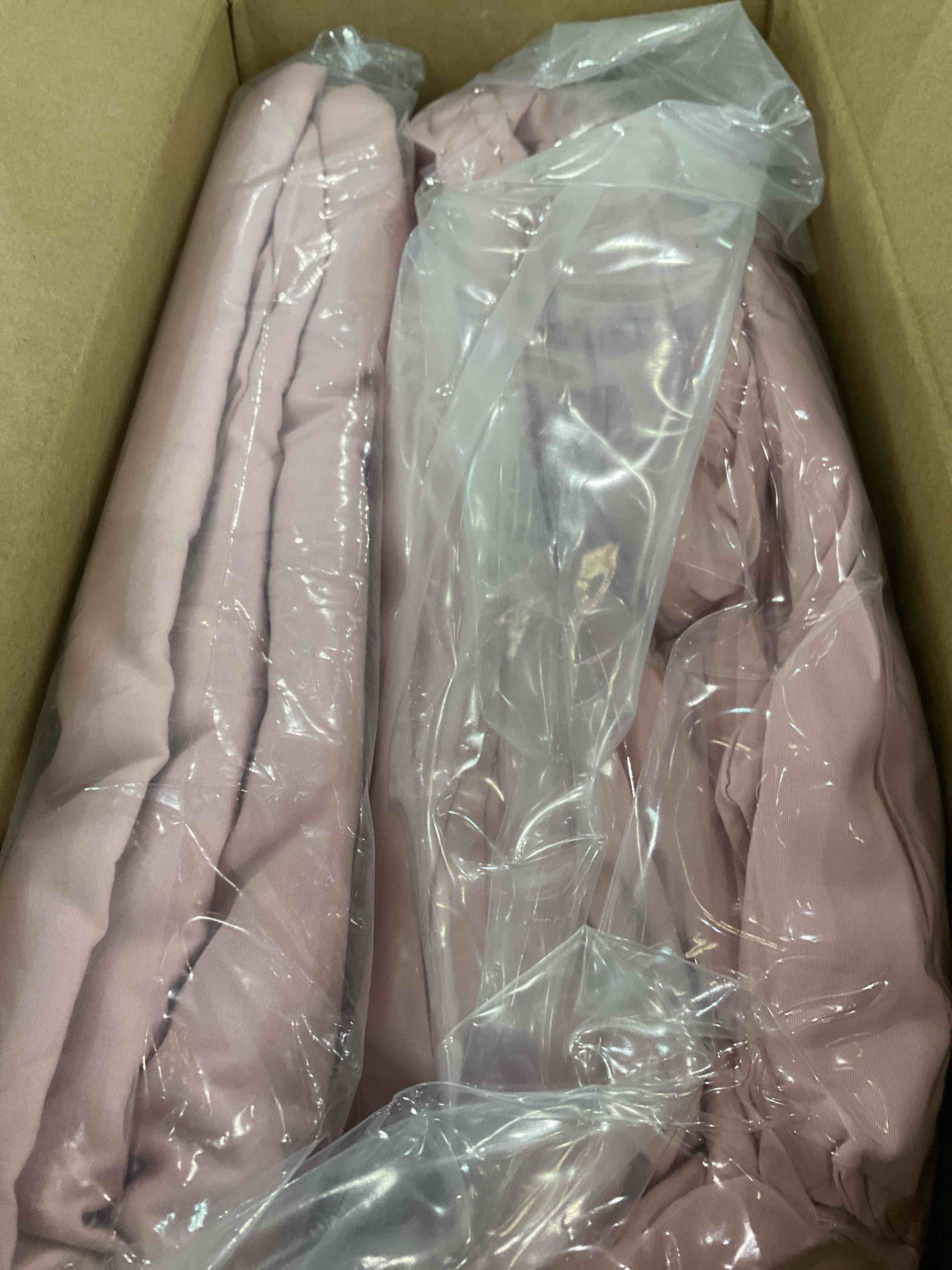 https://s3.amazonaws.com/lotting-images-prod/BargainHunt/EXS01168704_1707317304790.jpeg