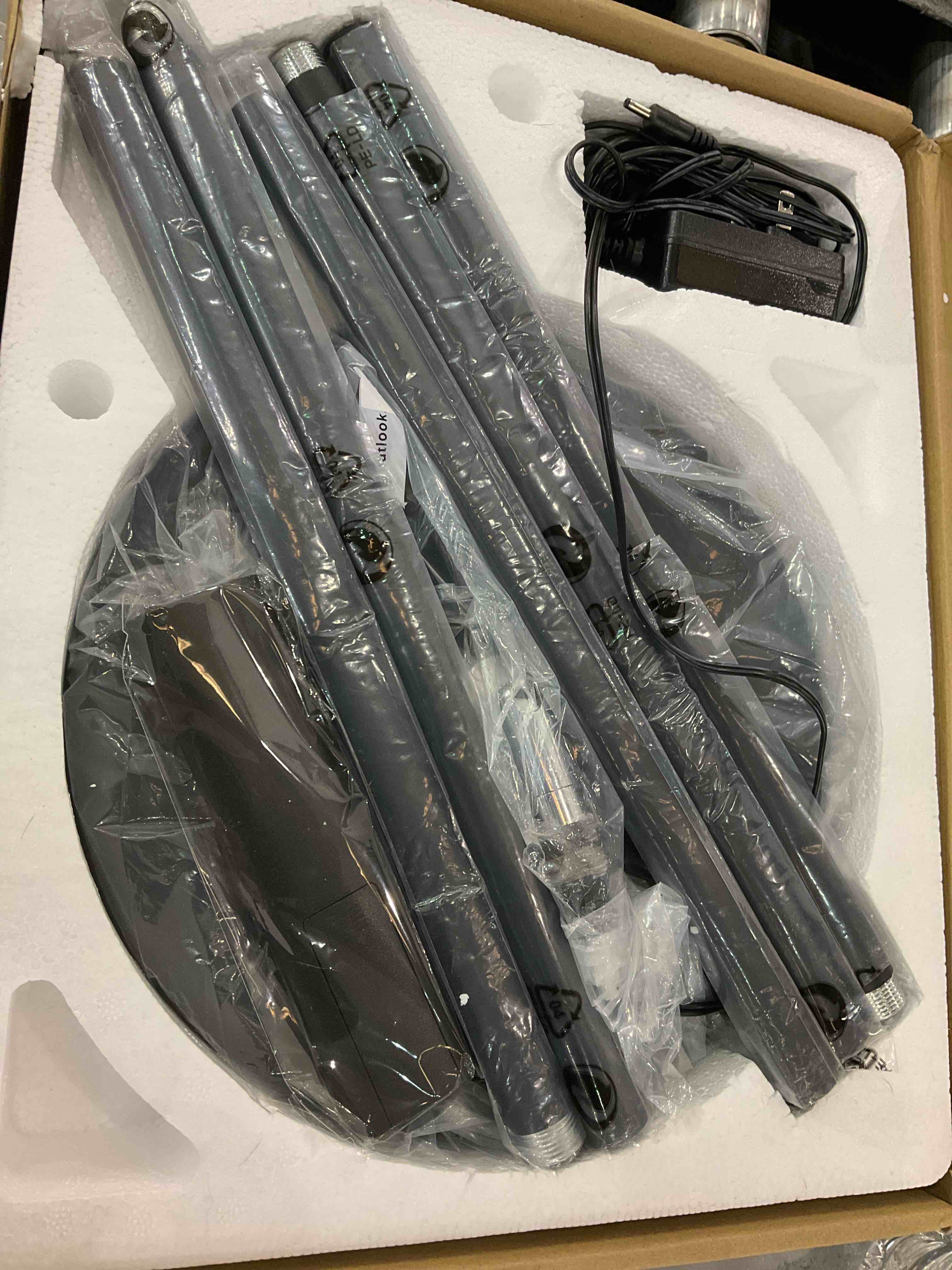 https://s3.amazonaws.com/lotting-images-prod/BargainHunt/EXS01168710_1707317749227.jpeg