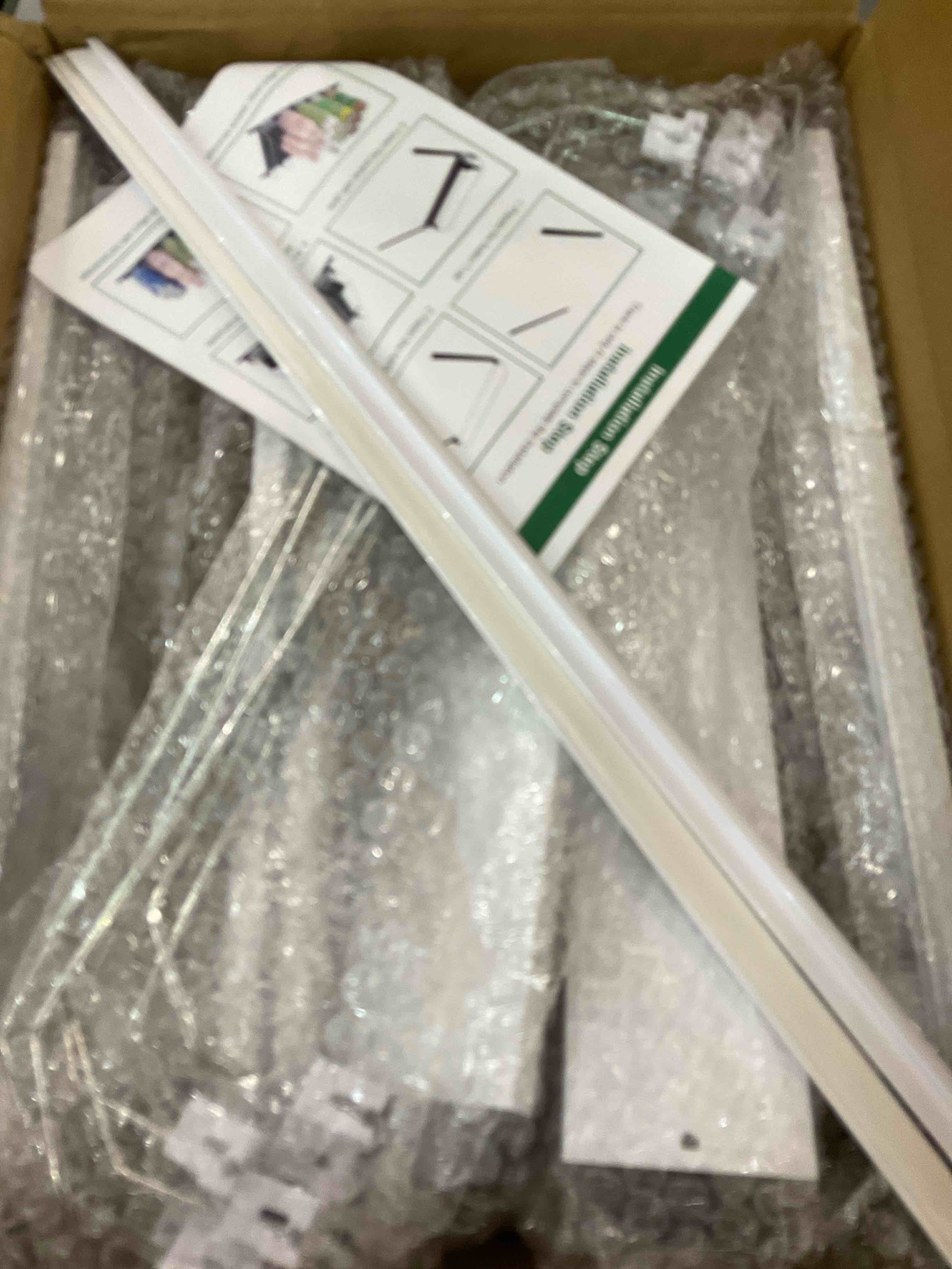 https://s3.amazonaws.com/lotting-images-prod/BargainHunt/EXS01168787_1707334186946.jpeg