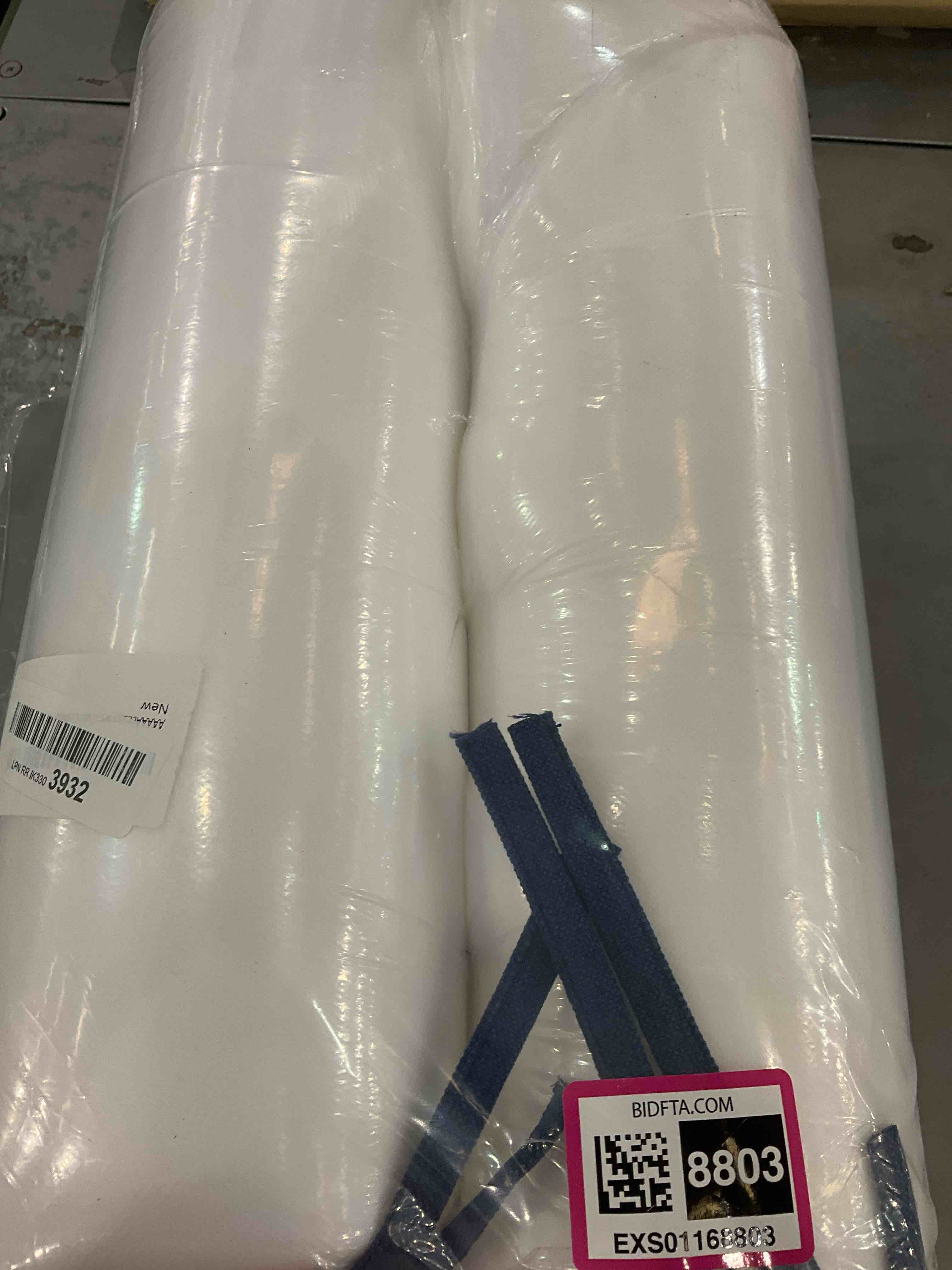 https://s3.amazonaws.com/lotting-images-prod/BargainHunt/EXS01168803_1707335860186.jpeg