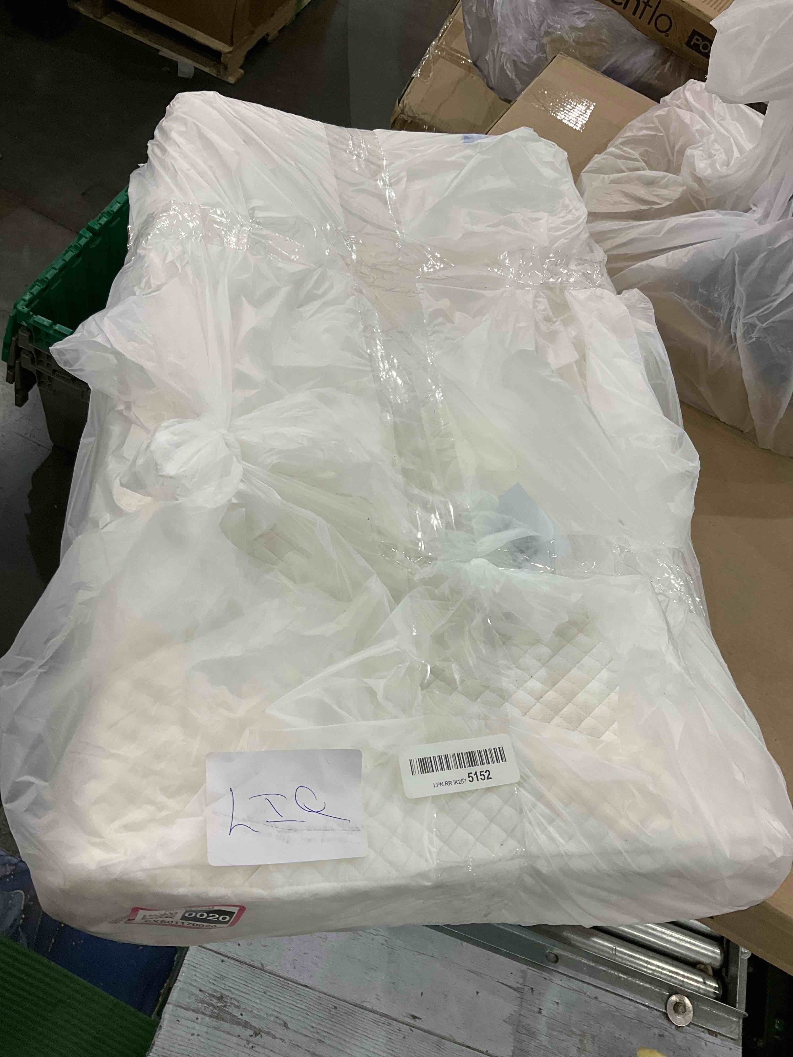 https://s3.amazonaws.com/lotting-images-prod/BargainHunt/EXS01170020_1708606927496.jpeg